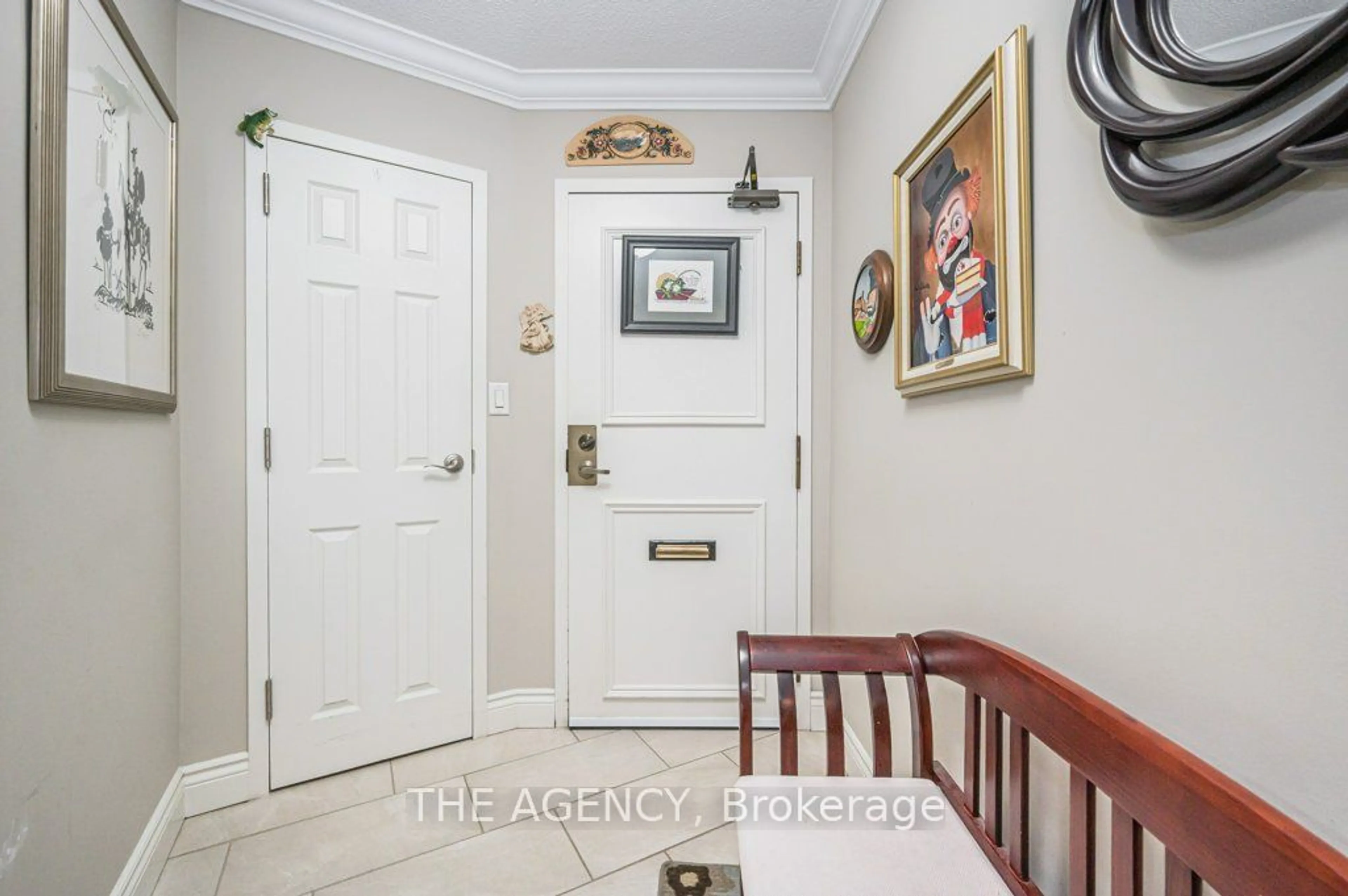 Indoor entryway for 250 Glenridge Dr #1106, Waterloo Ontario N2J 4H8