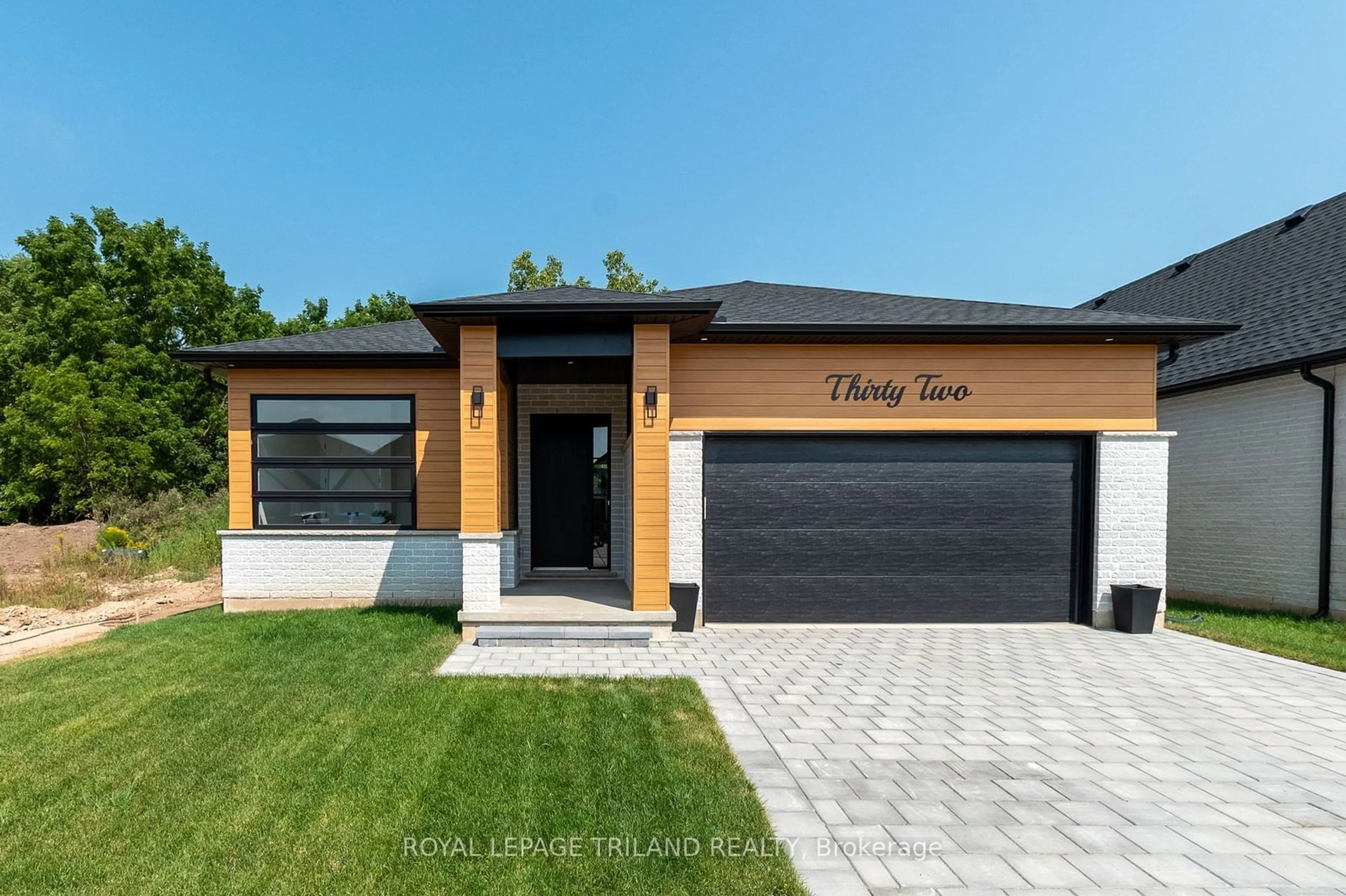 Home with brick exterior material, street for 32 BRISCOE Cres, Strathroy-Caradoc Ontario N7G 4E2