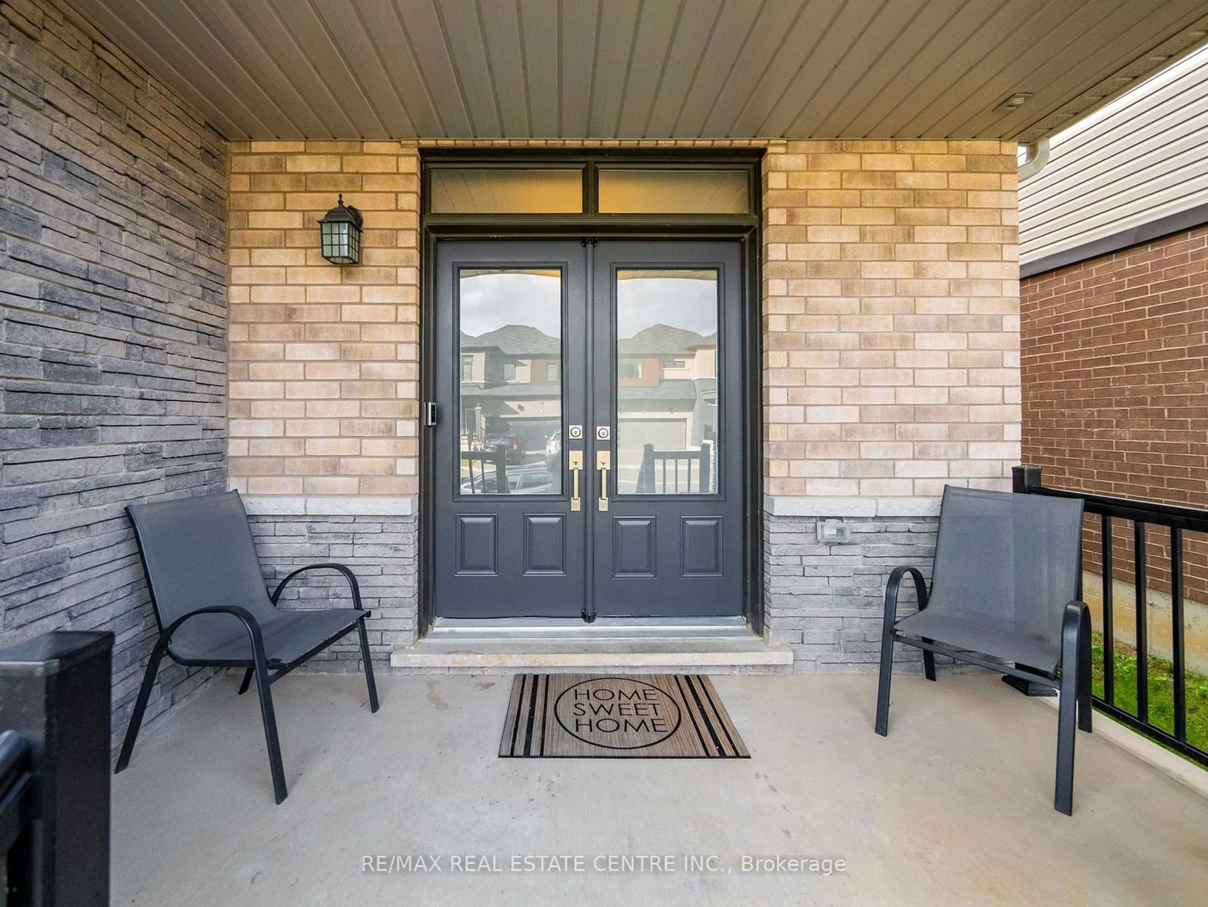 Indoor entryway for 25 Malcolm Cres, Haldimand Ontario N3W 0C8