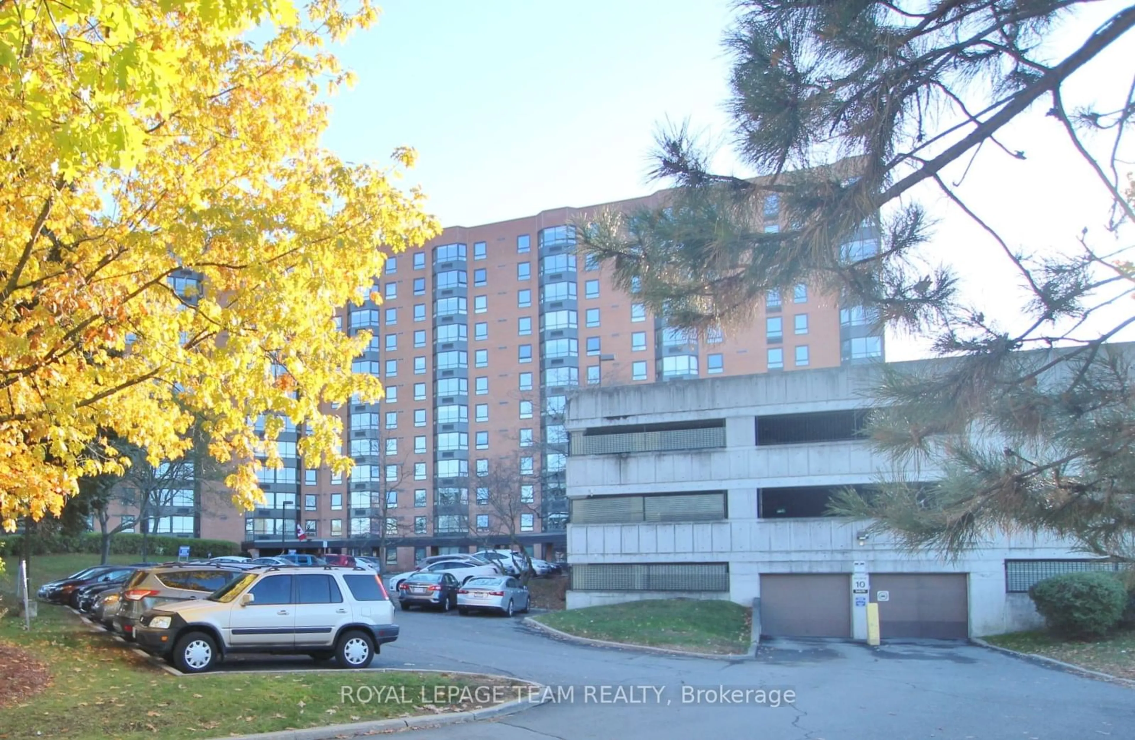 Blurry image for 80 Sandcastle Dr #1209, South of Baseline to Knoxdale Ontario K2H 9E7