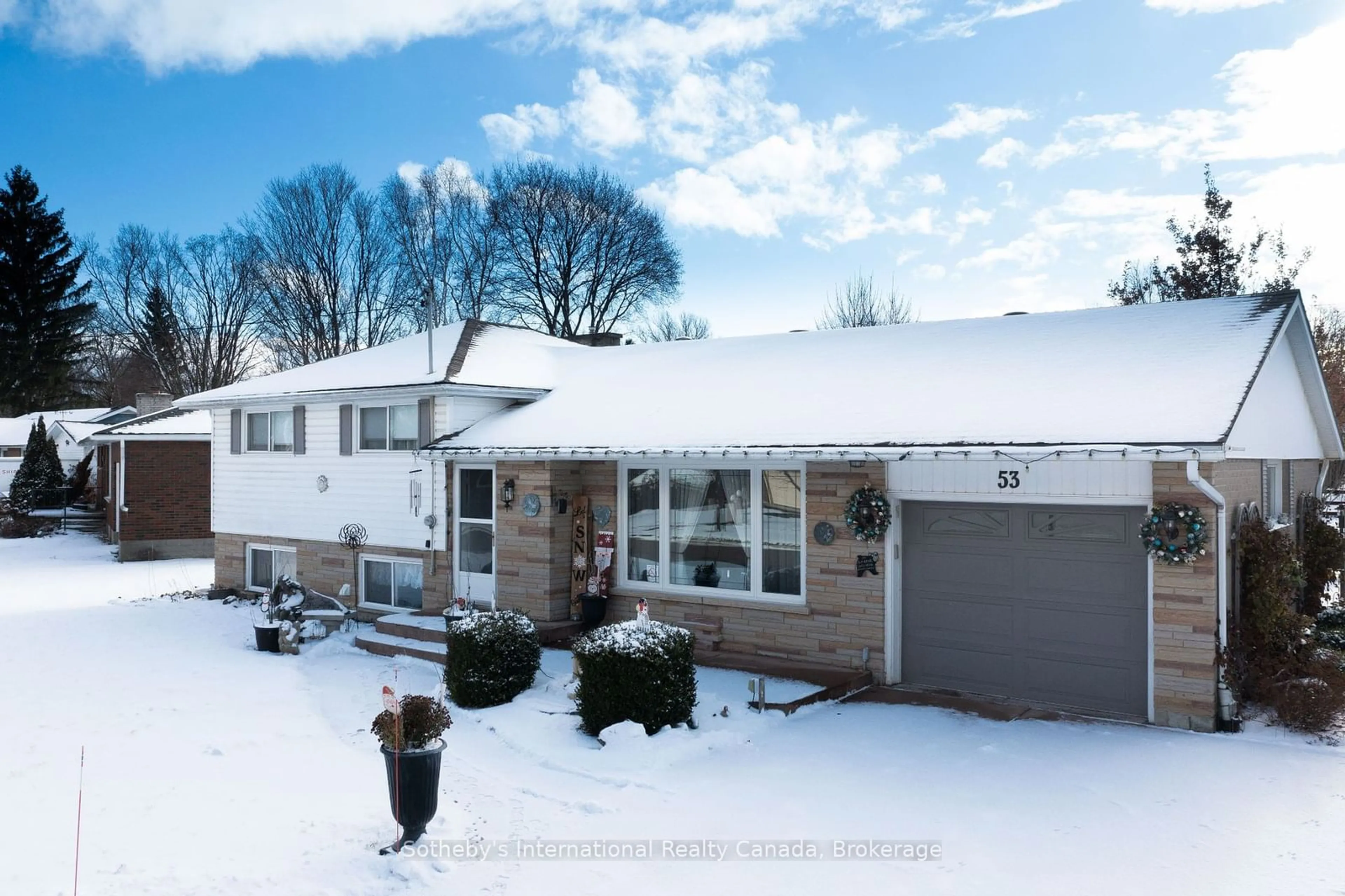 A pic from outside/outdoor area/front of a property/back of a property/a pic from drone, street for 53 Paul St, Meaford Ontario N4L 1C9