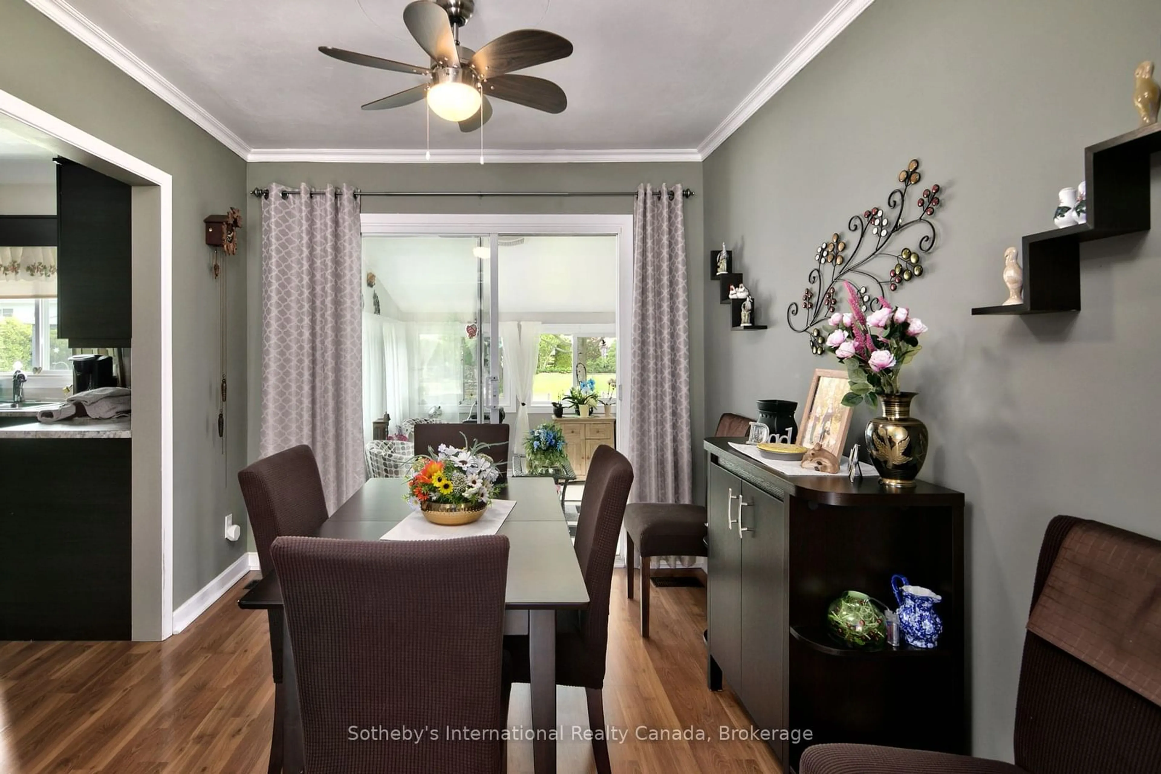 Dining room, wood/laminate floor for 53 Paul St, Meaford Ontario N4L 1C9