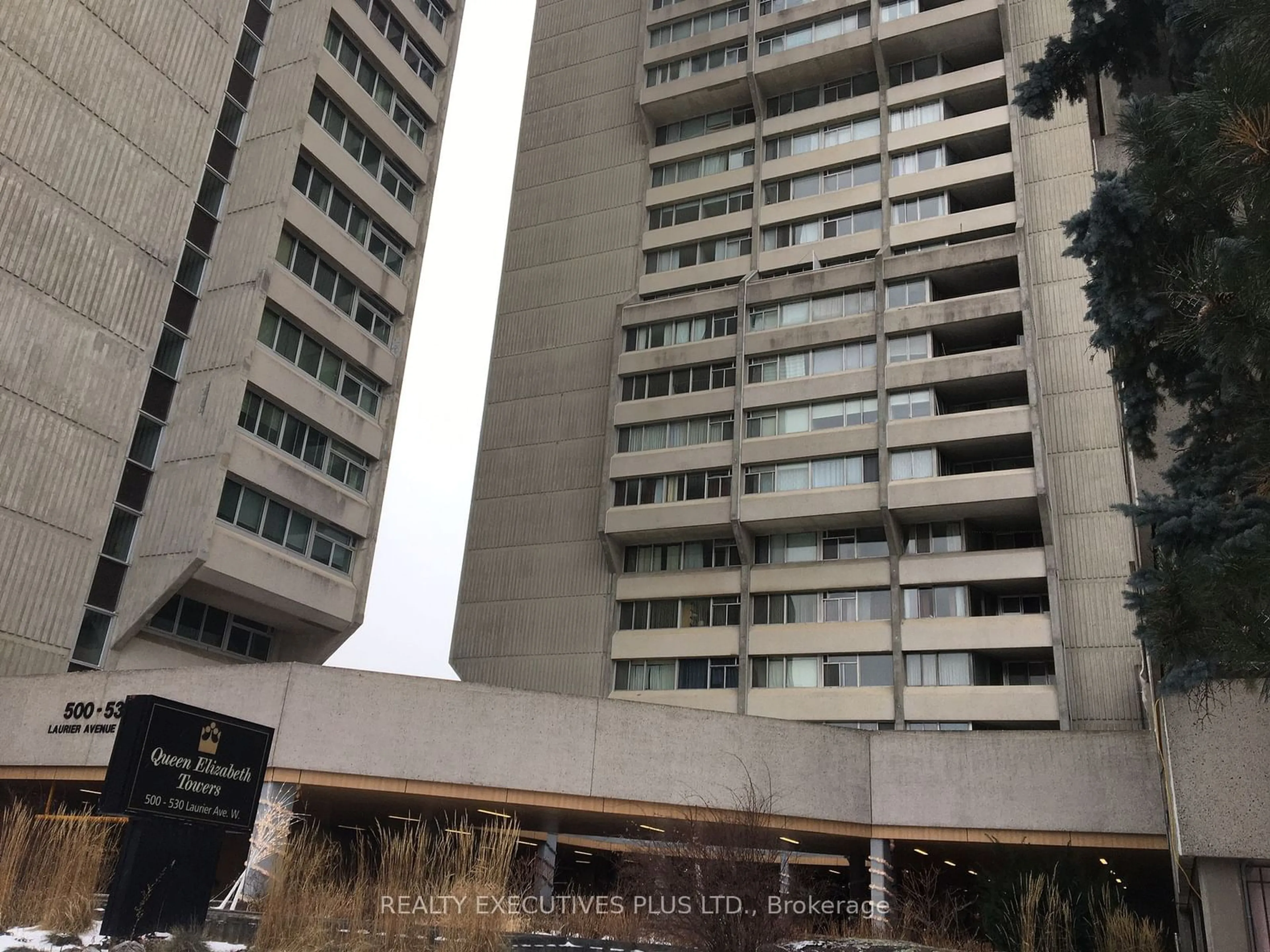 Indoor foyer for 530 Laurier Ave #403, Ottawa Centre Ontario K1R 7T1