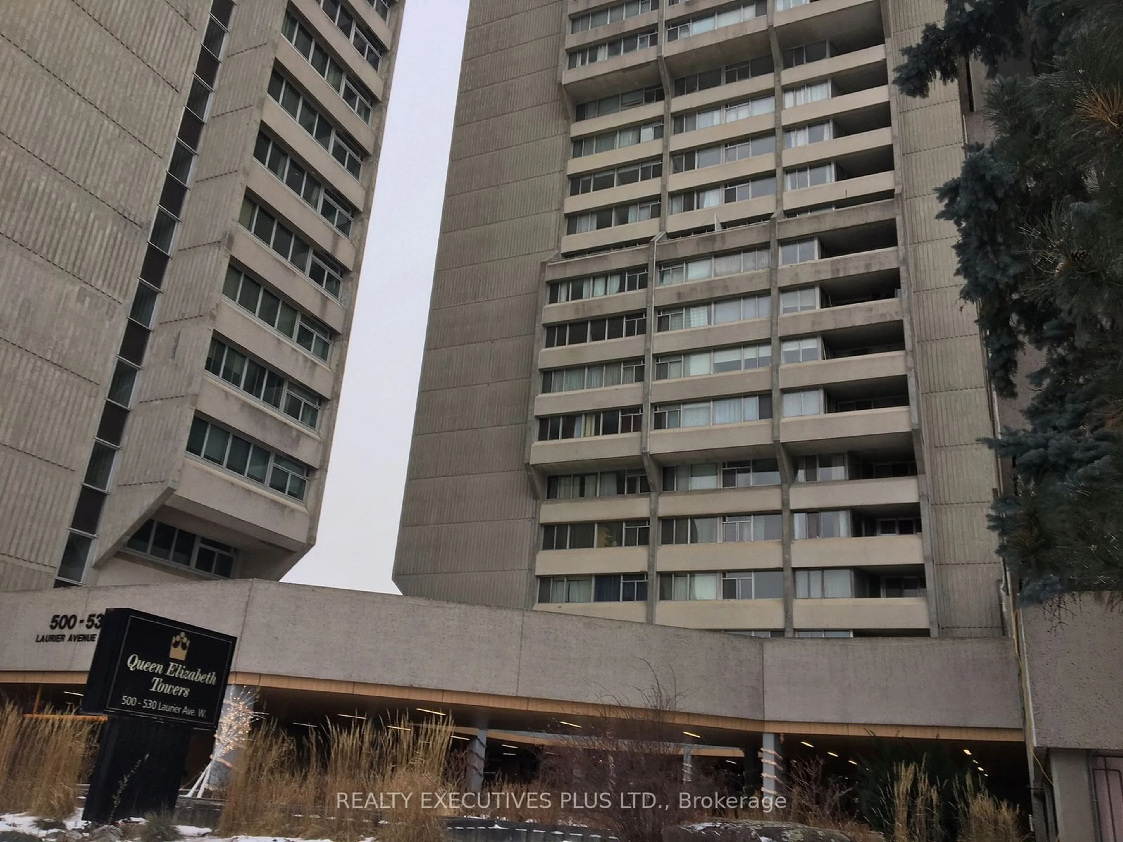 Indoor foyer for 530 Laurier Ave #403, Ottawa Centre Ontario K1R 7T1