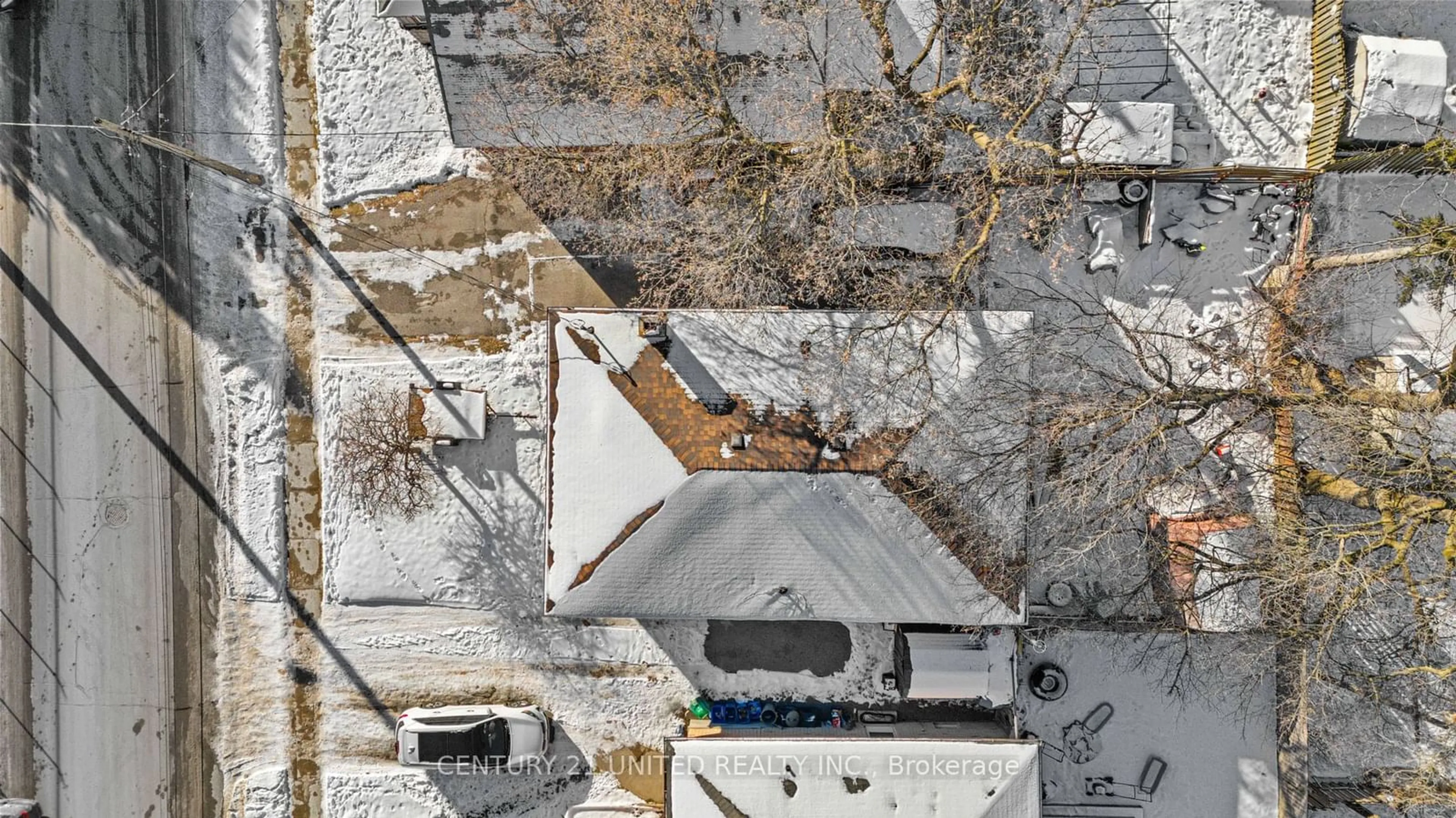 A pic from outside/outdoor area/front of a property/back of a property/a pic from drone, unknown for 568 Wolfe St, Peterborough Ontario K9J 2L8