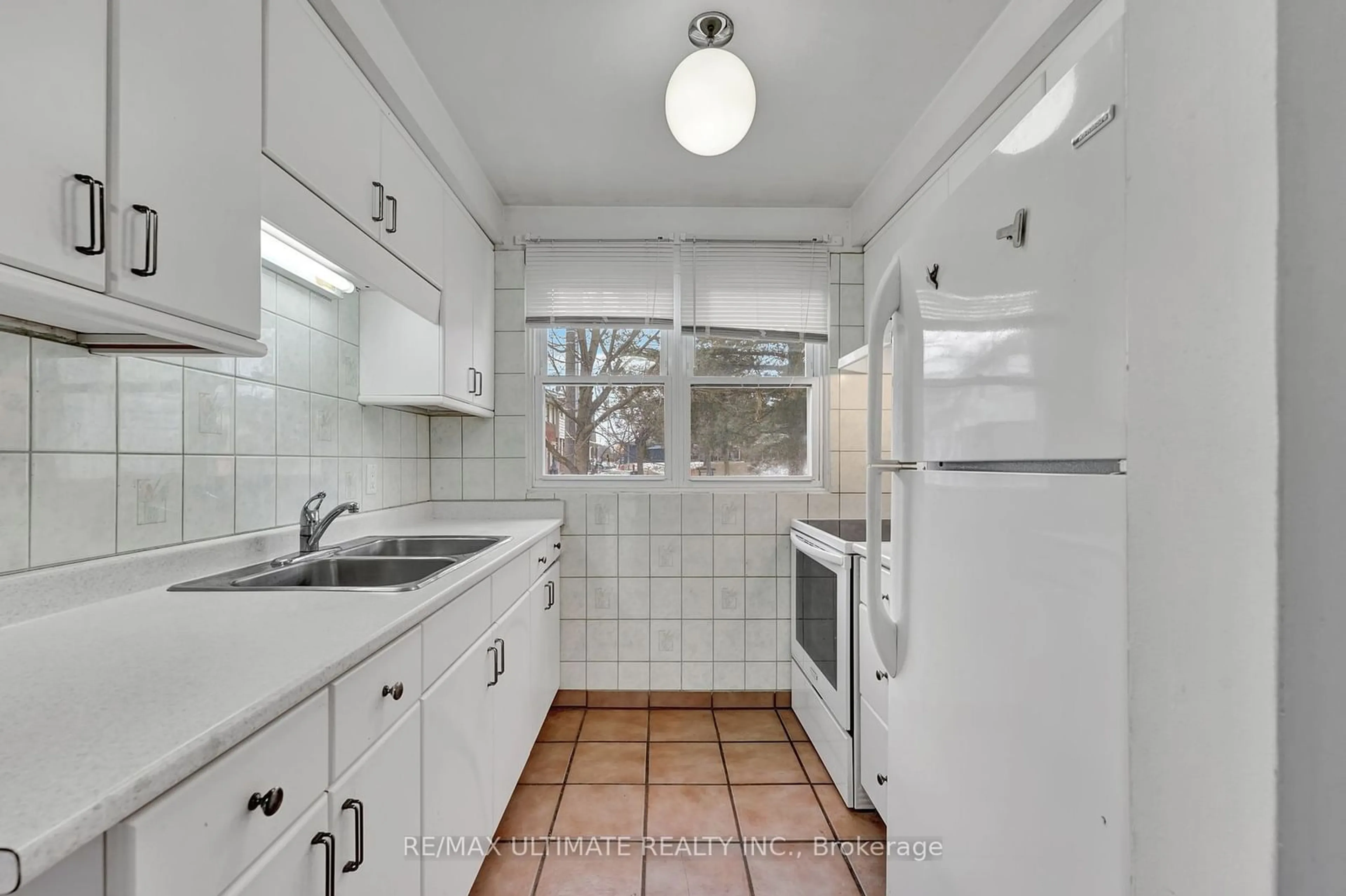 Standard kitchen, ceramic/tile floor for 207 North Park St #D, Belleville Ontario K8P 4T9