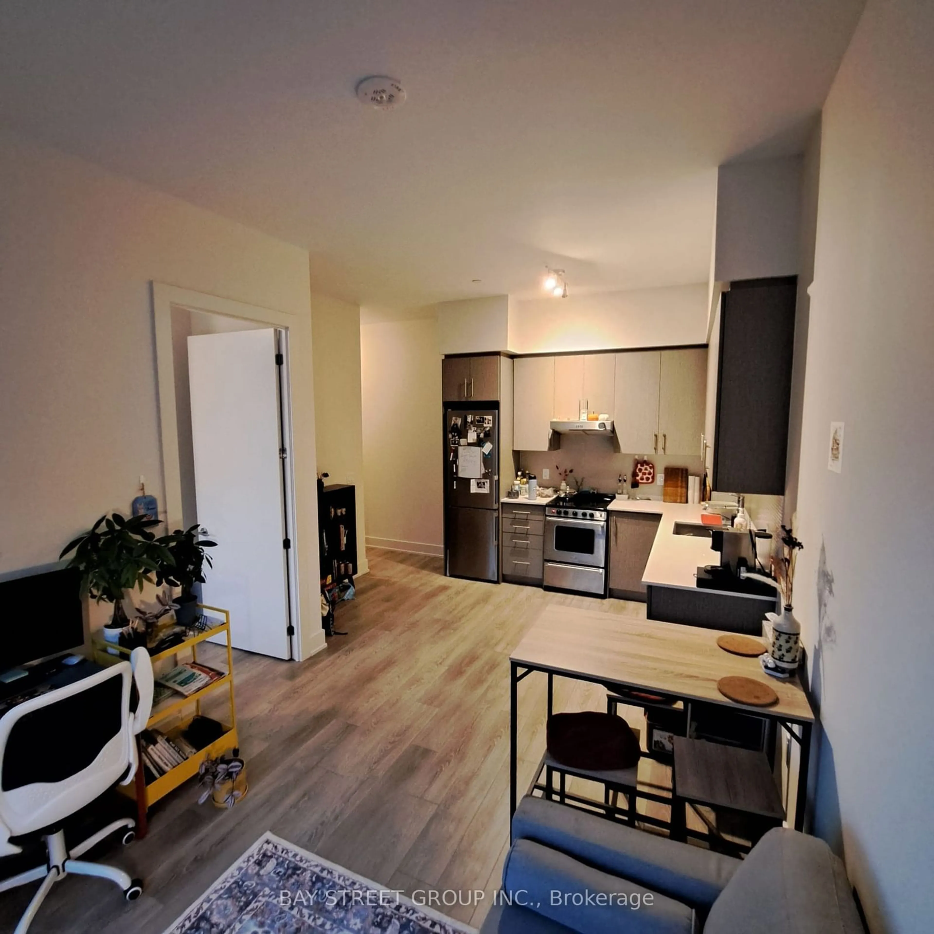 A pic of a room for 212 King St #1409, Hamilton Ontario L8N 1B5