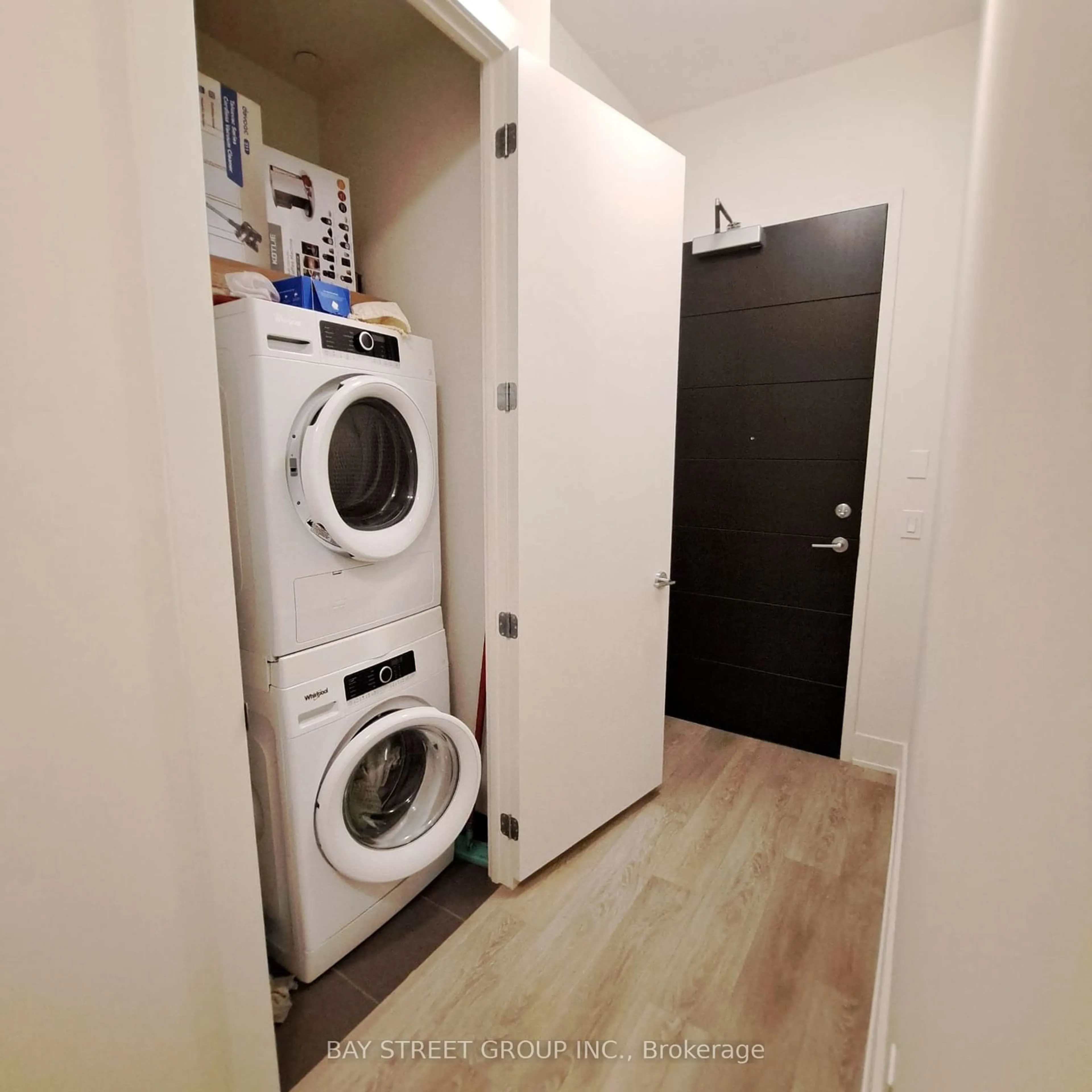 Laundry room for 212 King St #1409, Hamilton Ontario L8N 1B5