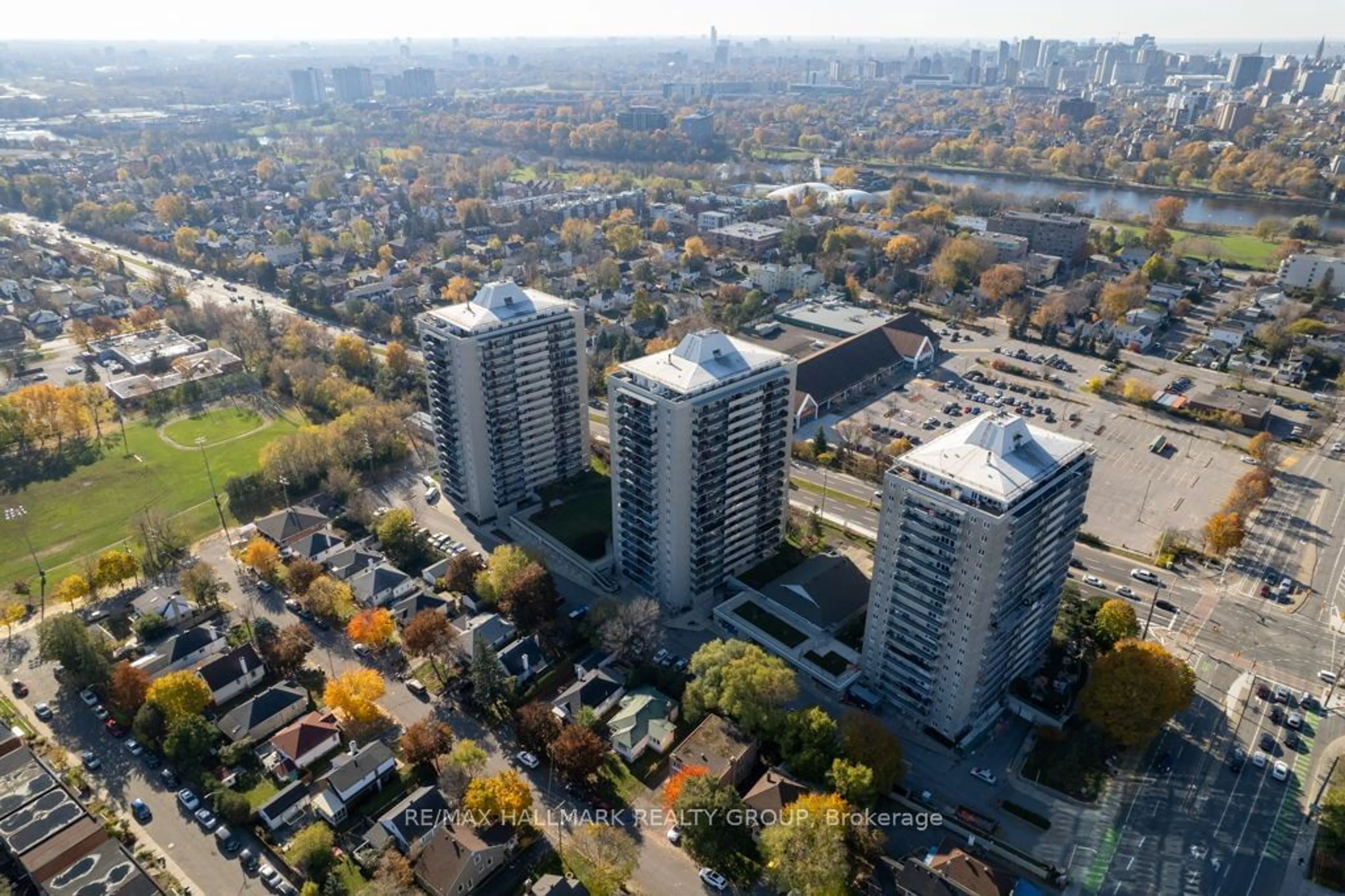 A pic from outside/outdoor area/front of a property/back of a property/a pic from drone, city buildings view from balcony for 158B MCARTHUR Ave #805, Vanier and Kingsview Park Ontario K1L 8C9