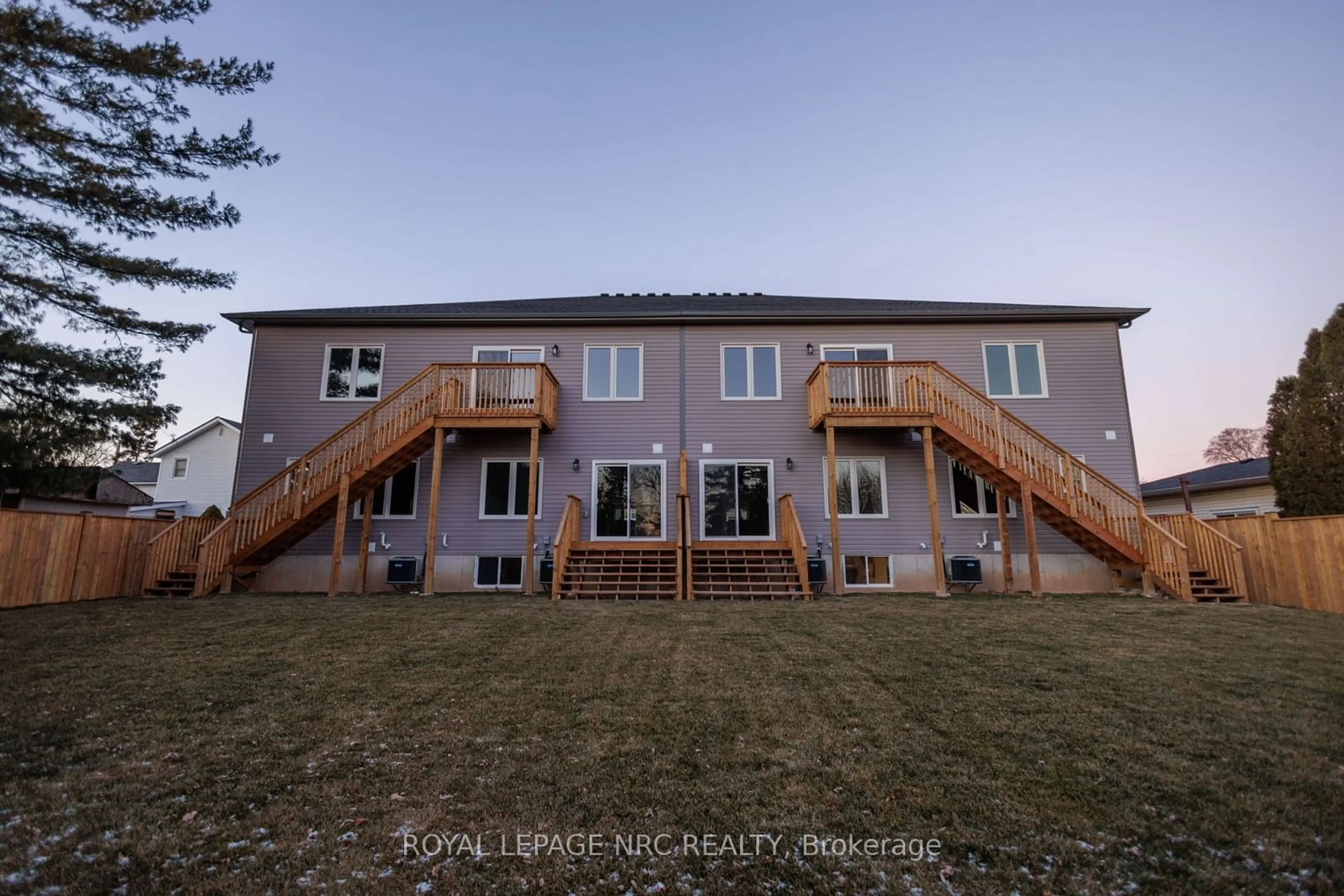 A pic from outside/outdoor area/front of a property/back of a property/a pic from drone, unknown for 41 St Davids Rd, Thorold Ontario L2V 2L4