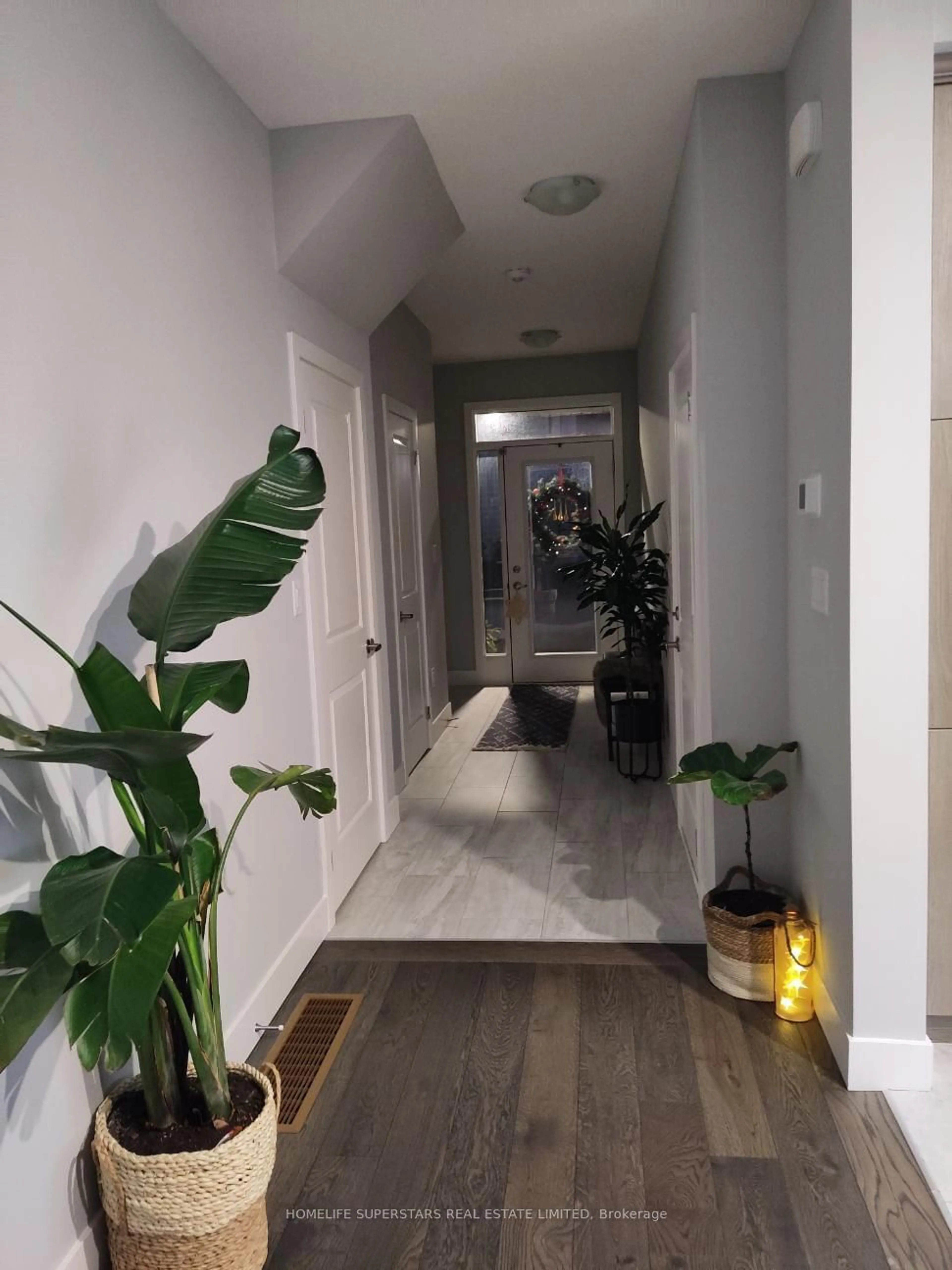 Indoor entryway for 177 Edgevalley Rd #122, London Ontario N5V 0C5