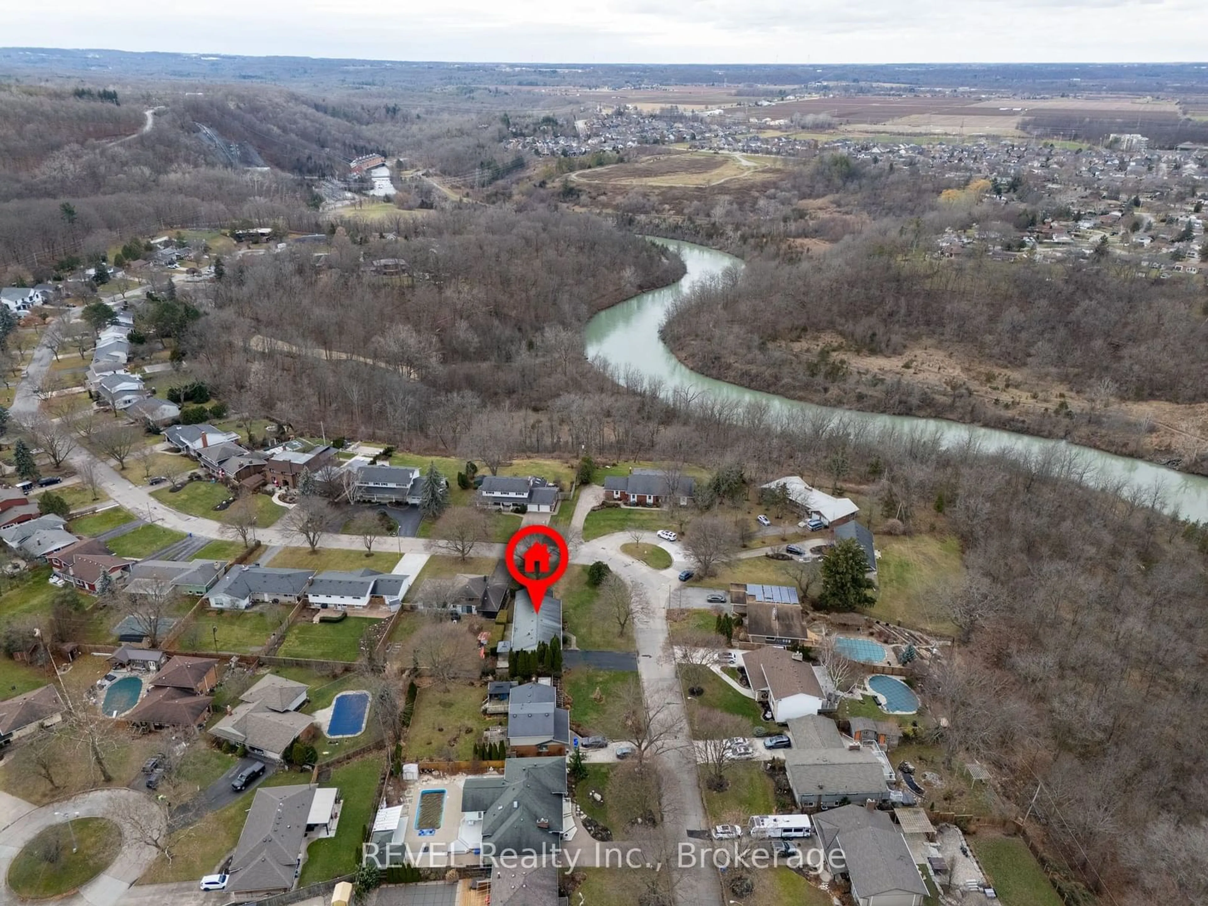 A pic from outside/outdoor area/front of a property/back of a property/a pic from drone, water/lake/river/ocean view for 237 Riverview Blvd, St. Catharines Ontario L2T 3N2