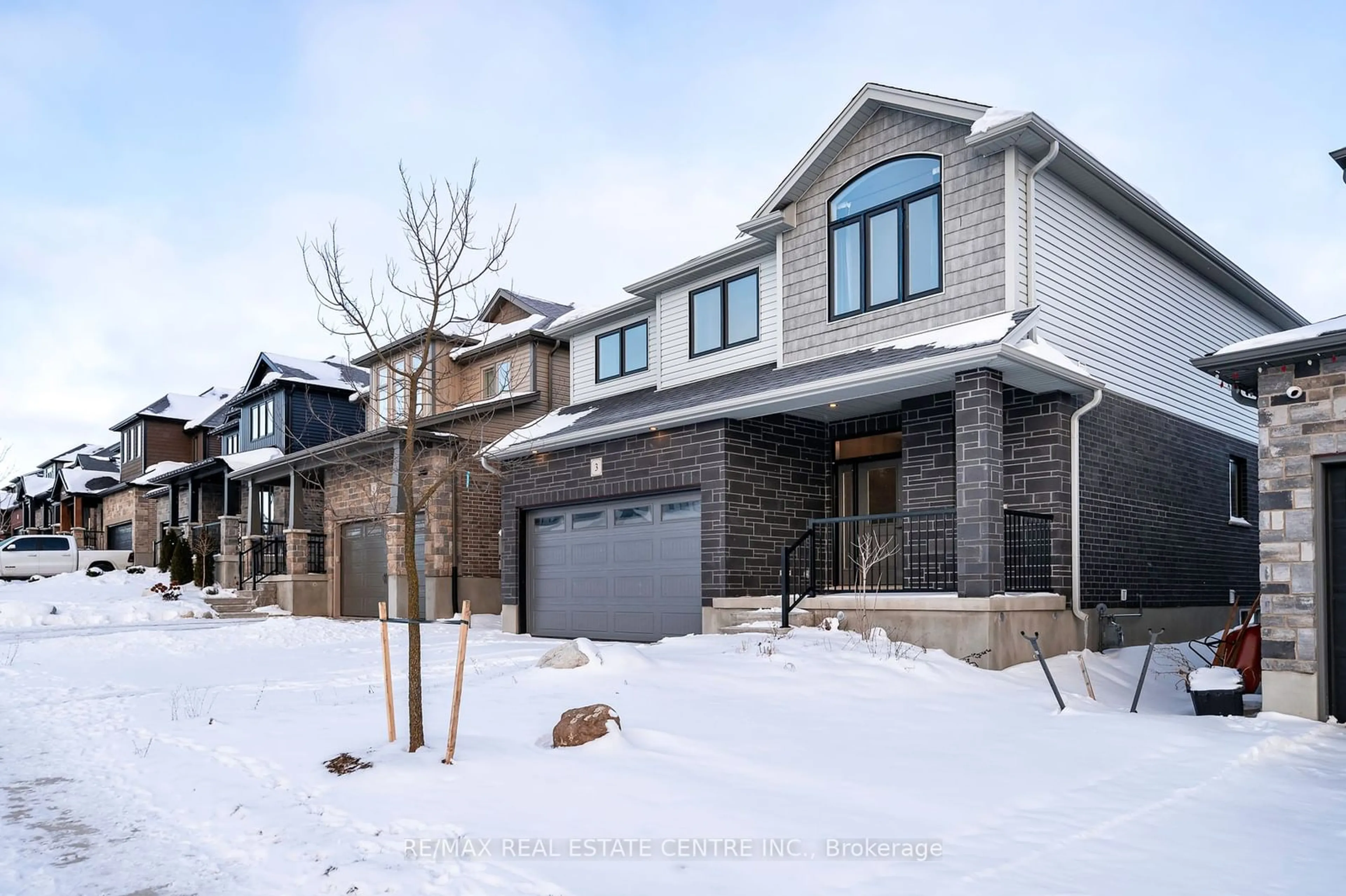 Home with brick exterior material, street for 3 Grundy Cres, East Luther Grand Valley Ontario L9W 7S7