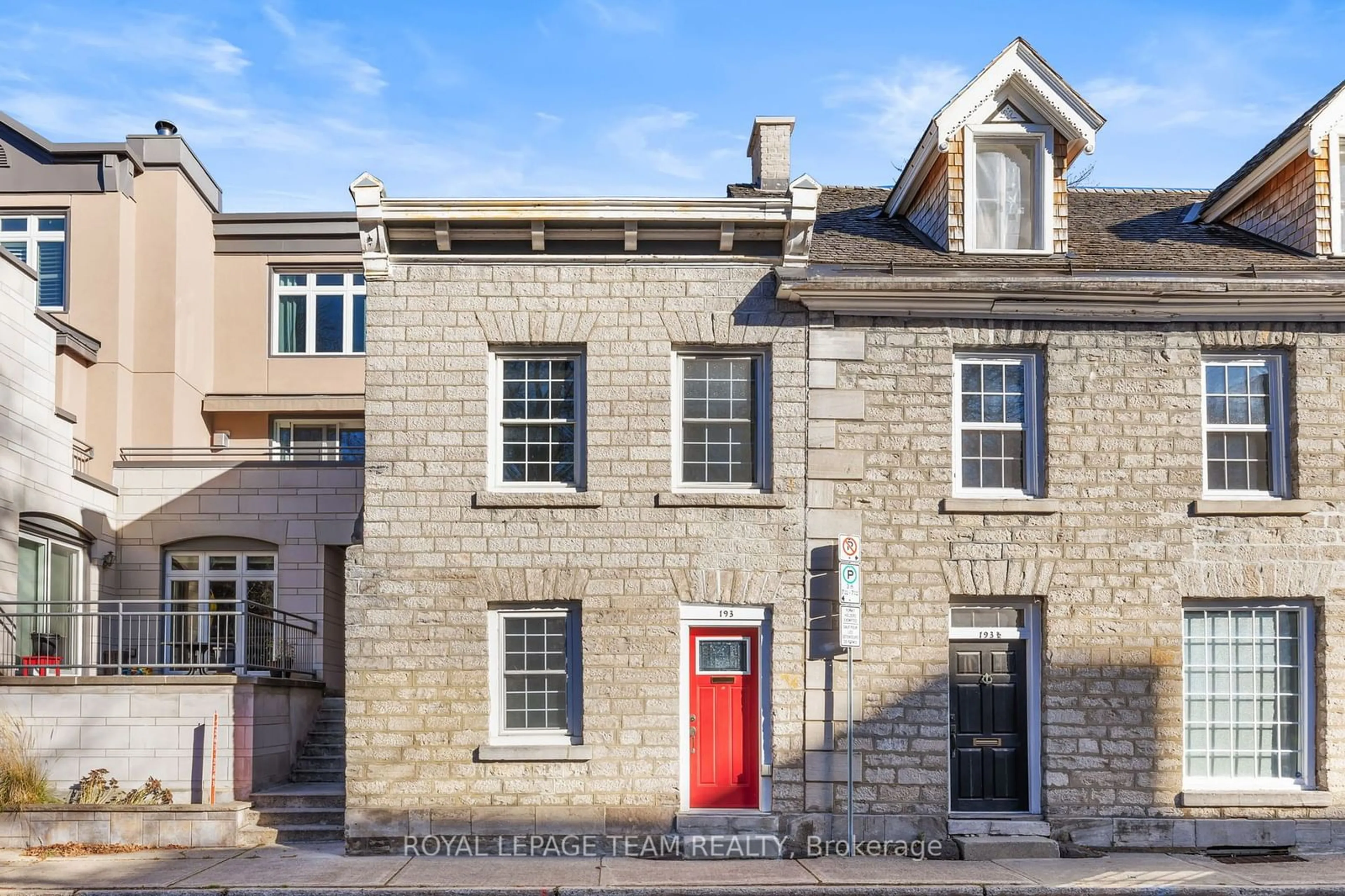 A pic from outside/outdoor area/front of a property/back of a property/a pic from drone, street for 193 Cumberland St, Lower Town - Sandy Hill Ontario K1N 7H2