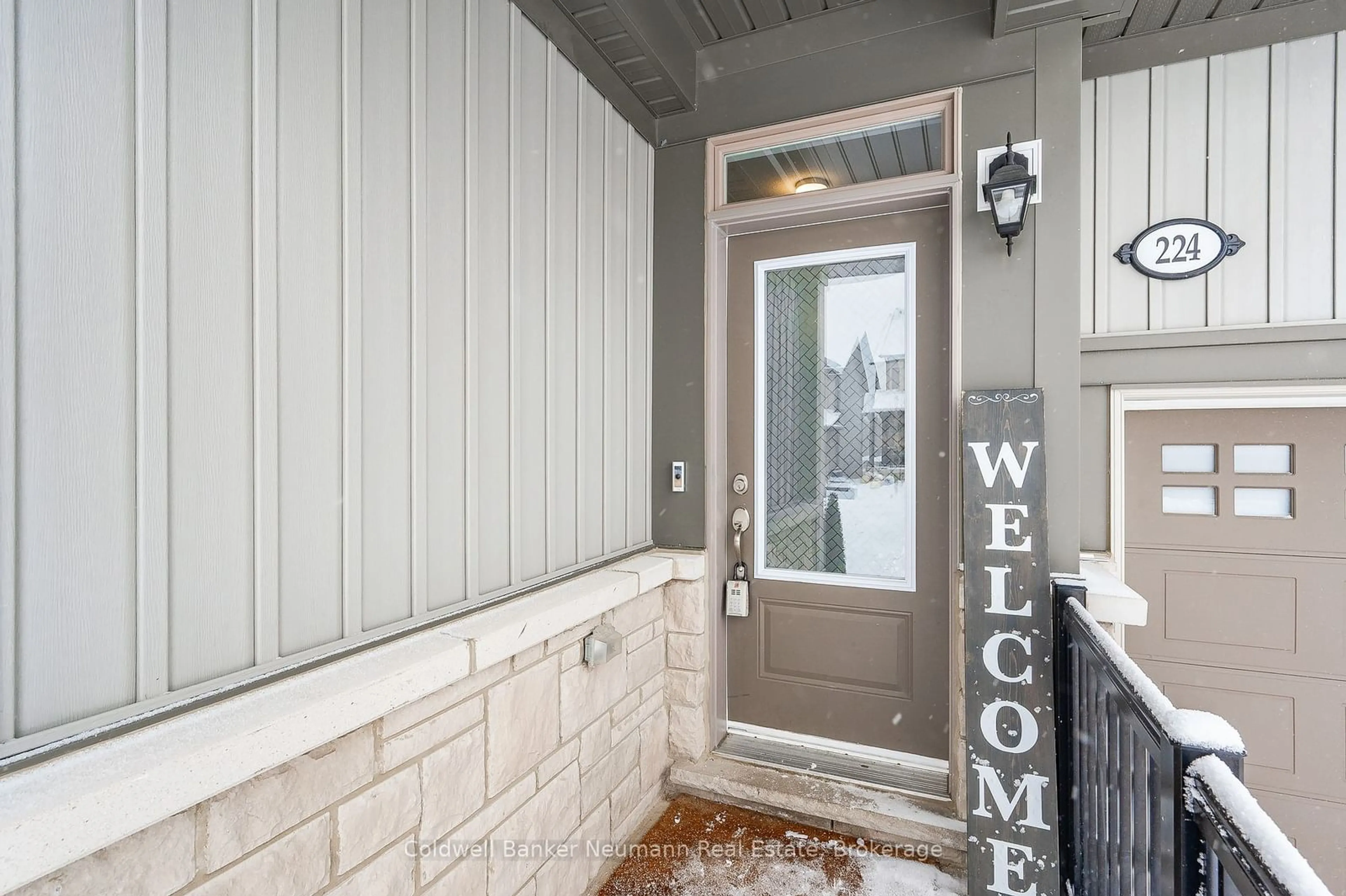 Indoor entryway for 224 Mcfarlane Cres, Centre Wellington Ontario N1M 0G6