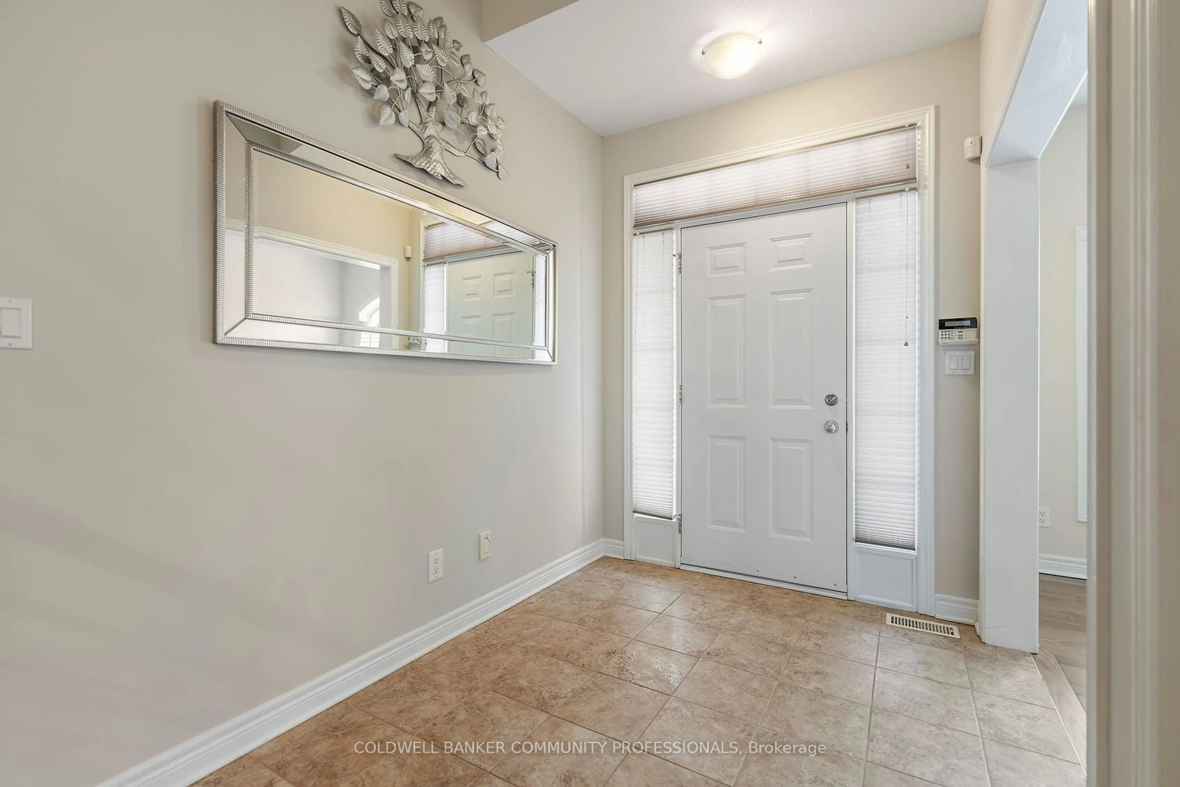 Indoor entryway for 8142 Costabile Dr #8, Niagara Falls Ontario L2H 3M3