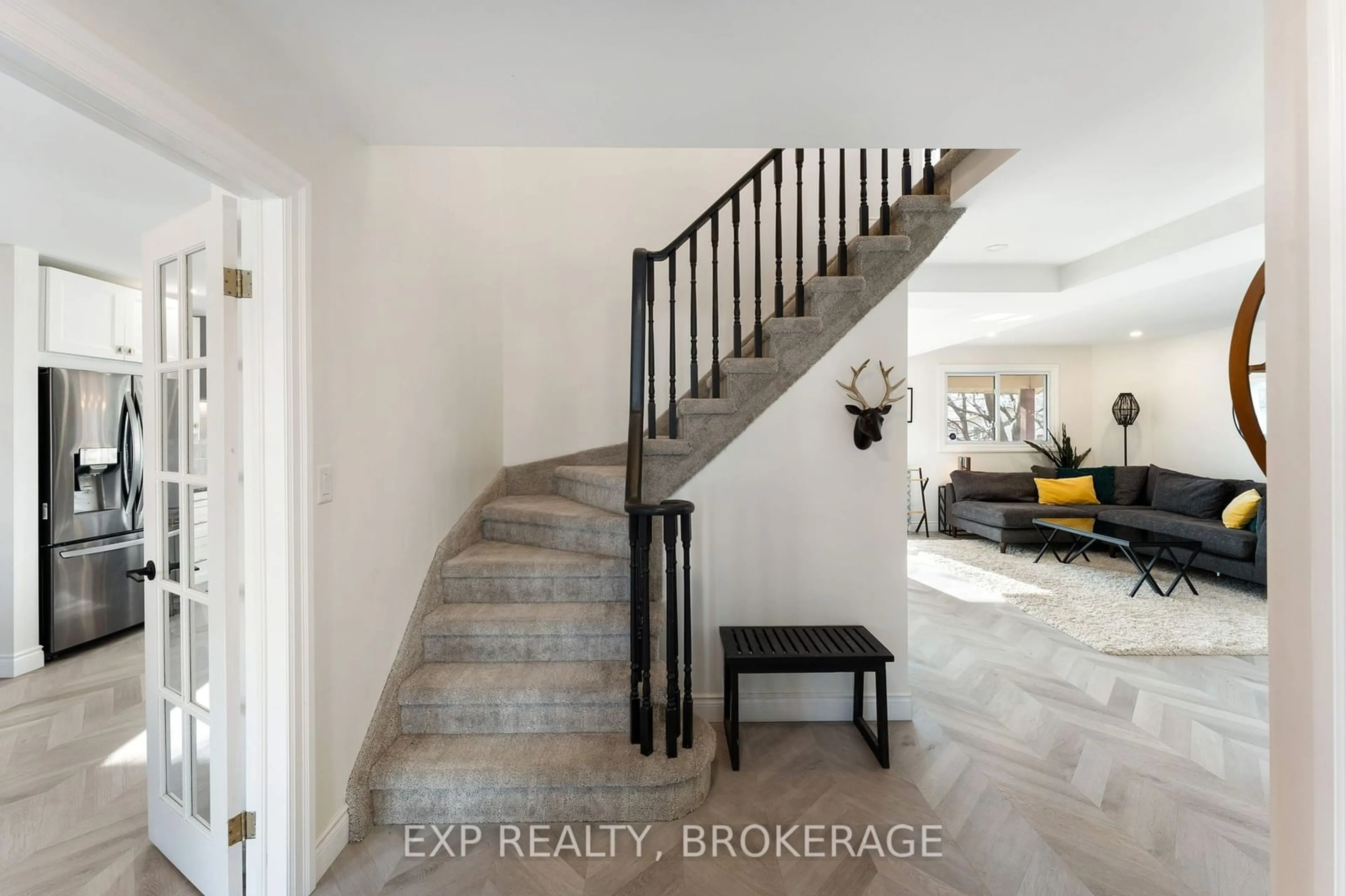 Stairs for 941 AMBLESIDE Cres, Kingston Ontario K7P 2B5