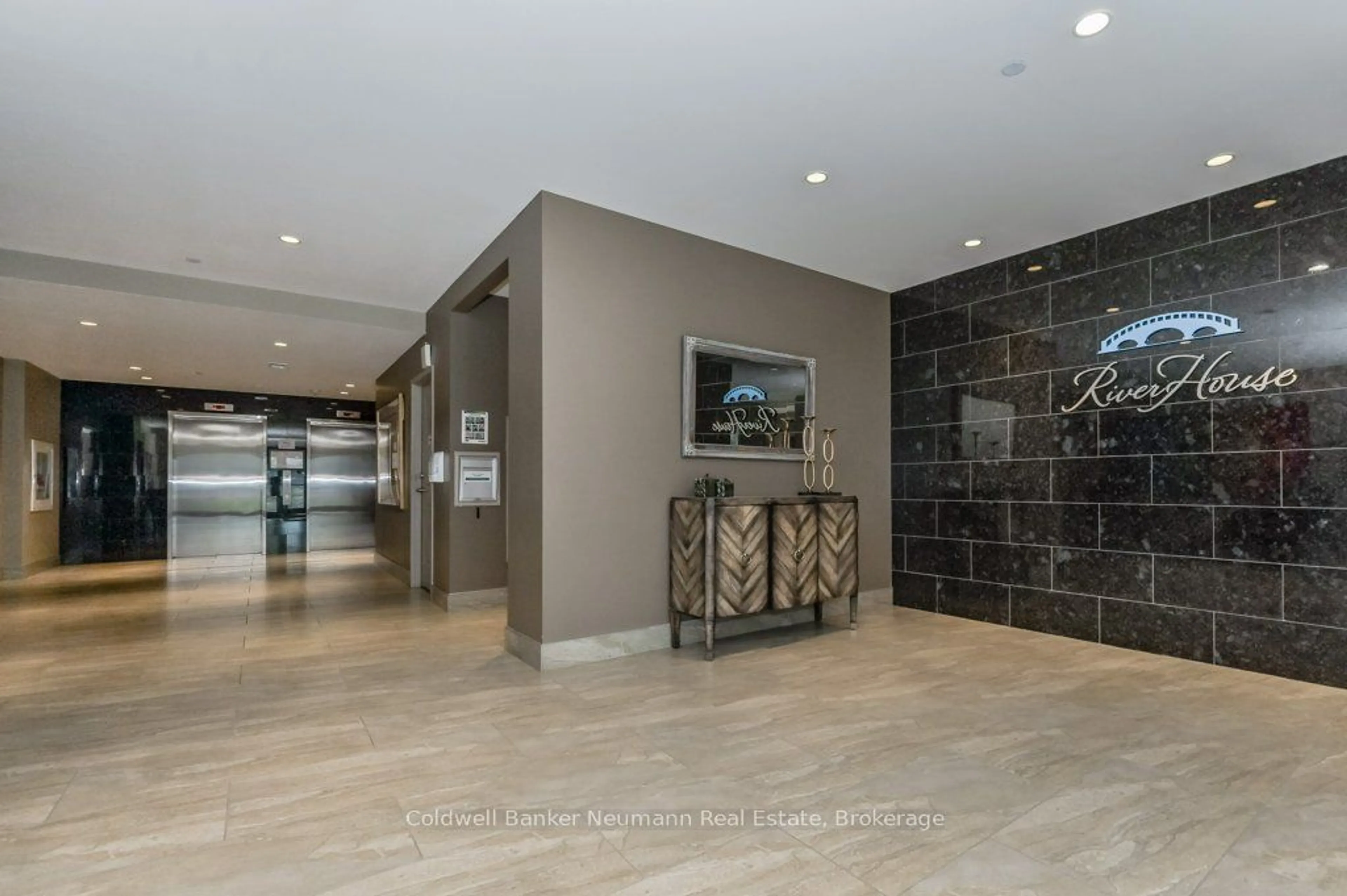 Indoor foyer for 160 Macdonell St #806, Guelph Ontario N1H 0A9