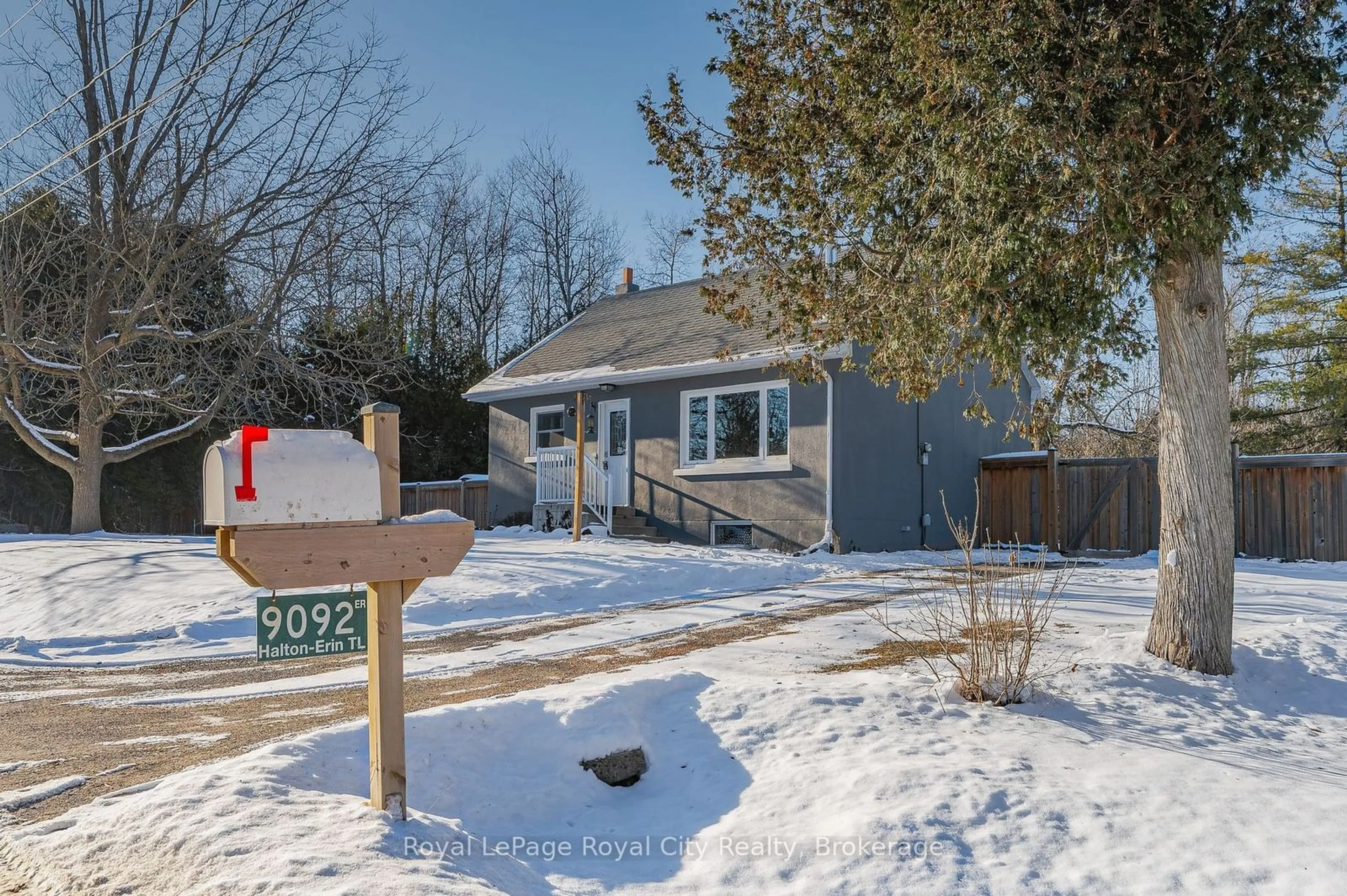 A pic from outside/outdoor area/front of a property/back of a property/a pic from drone, street for 9092 Halton Erin Town Line, Erin Ontario L7J 2L8