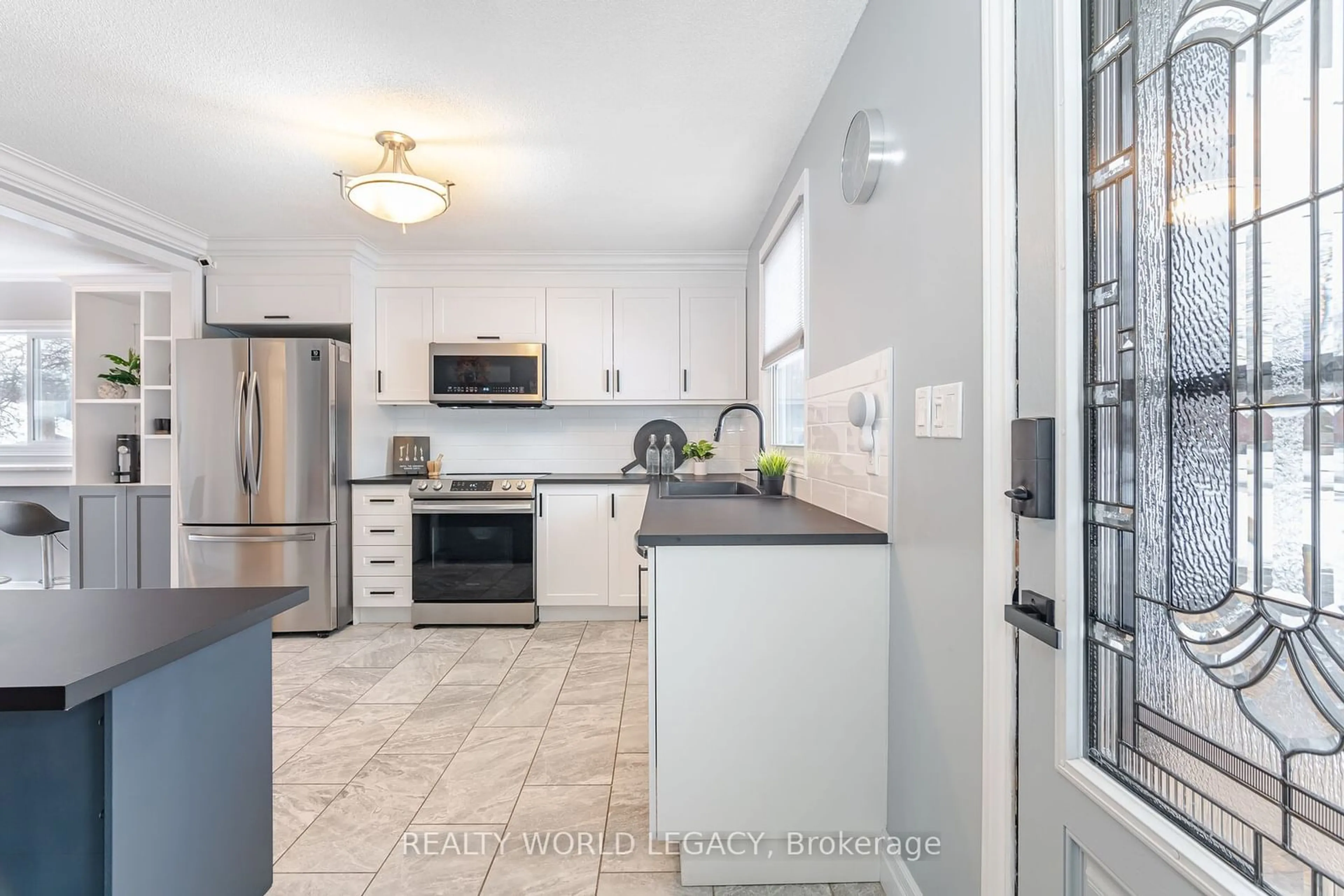 Open concept kitchen, ceramic/tile floor for 141 Ninth Ave, Kitchener Ontario N2C 1S9