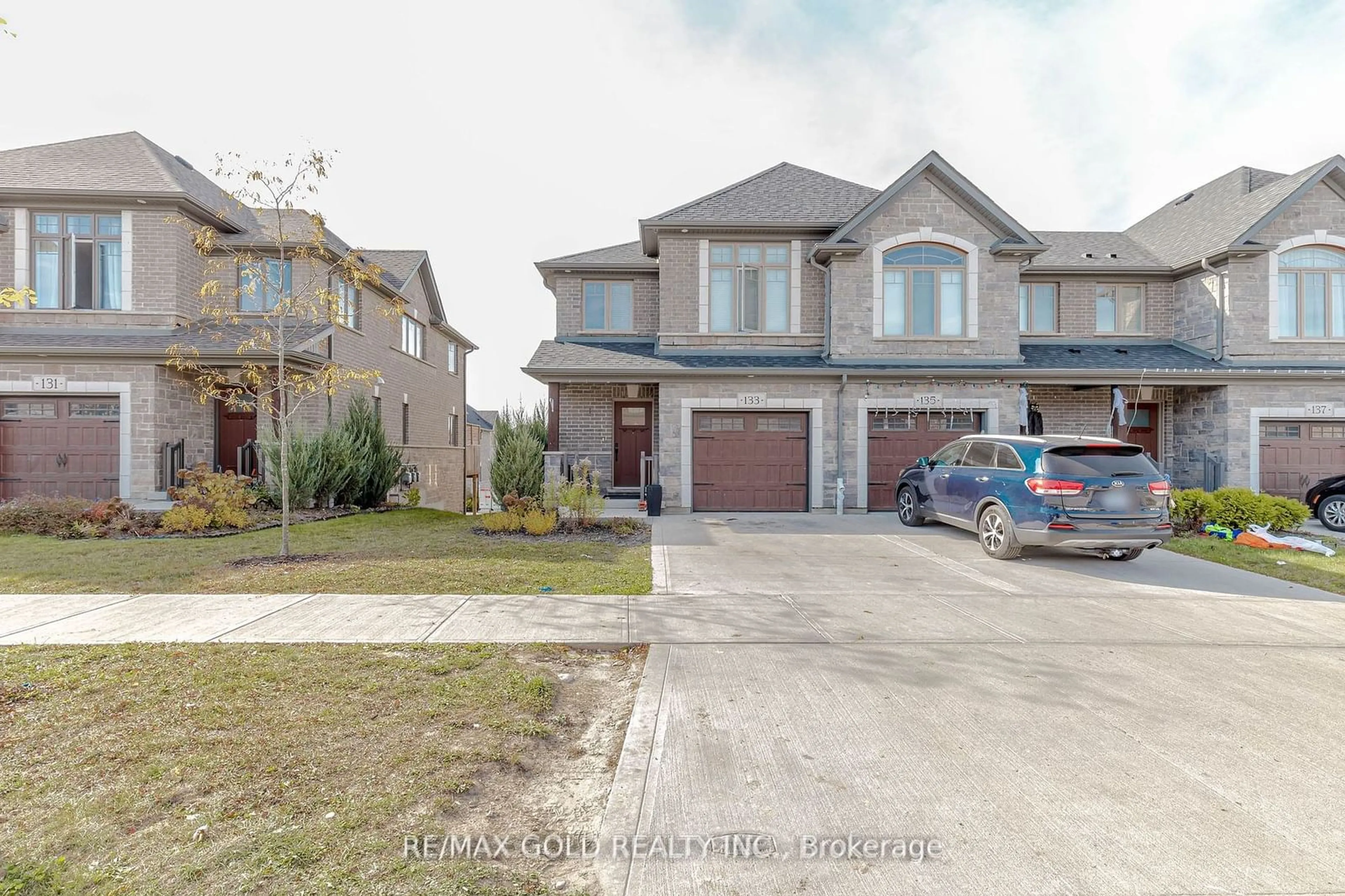 Home with brick exterior material, street for 133 Hollybrook Tr, Kitchener Ontario N2R 0P1