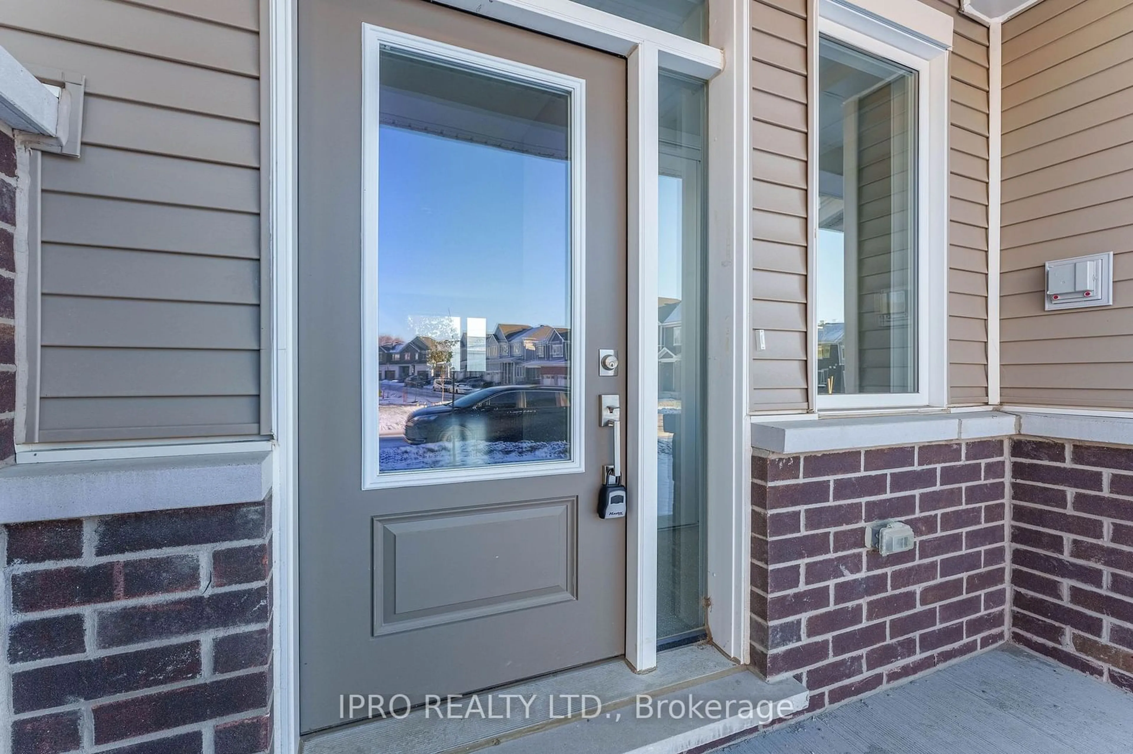 Indoor entryway for 283 Falsetto St, Orleans - Convent Glen and Area Ontario K1W 0S4