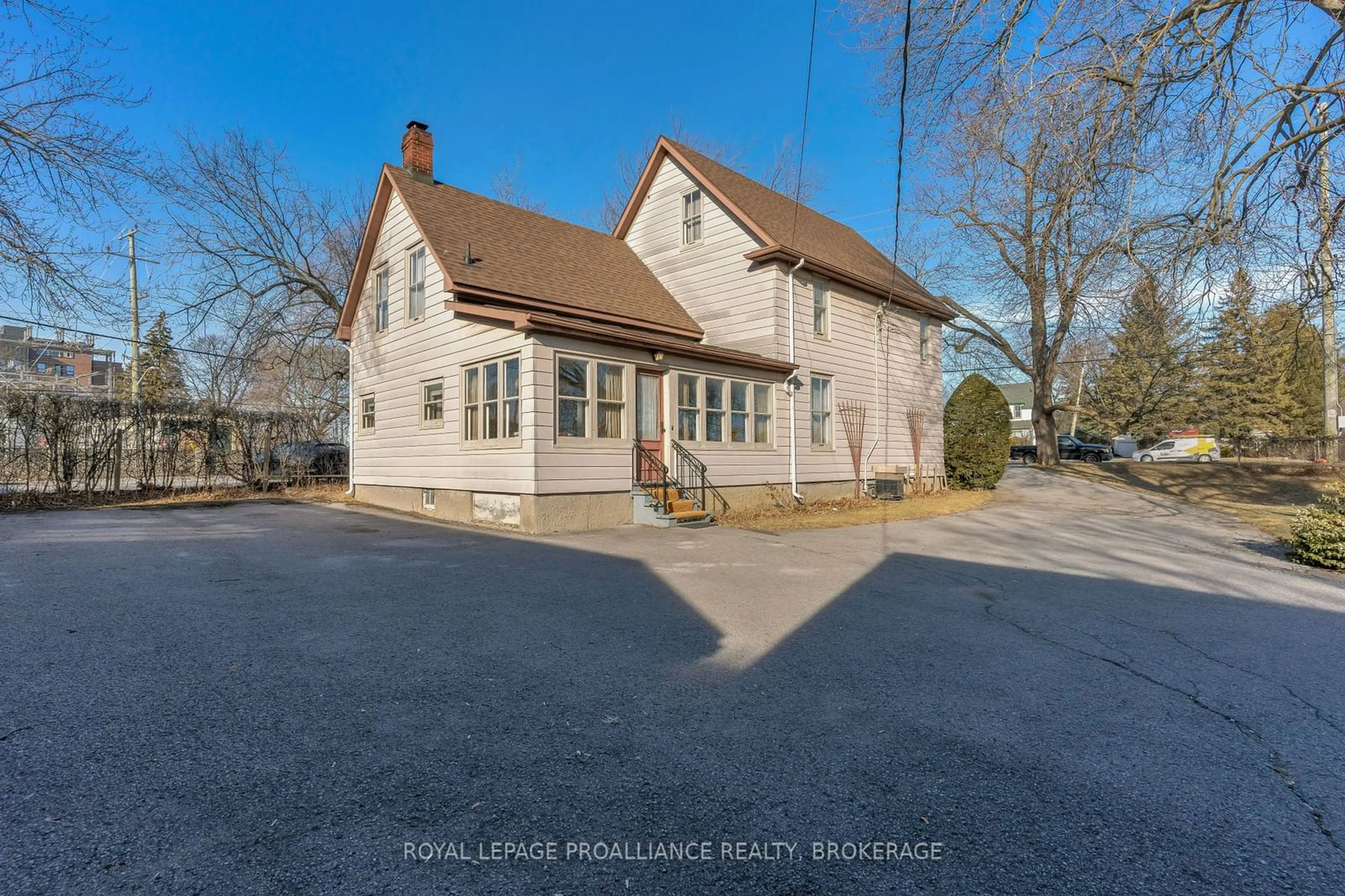 A pic from outside/outdoor area/front of a property/back of a property/a pic from drone, building for 1274 Princess St, Kingston Ontario K7M 3C9