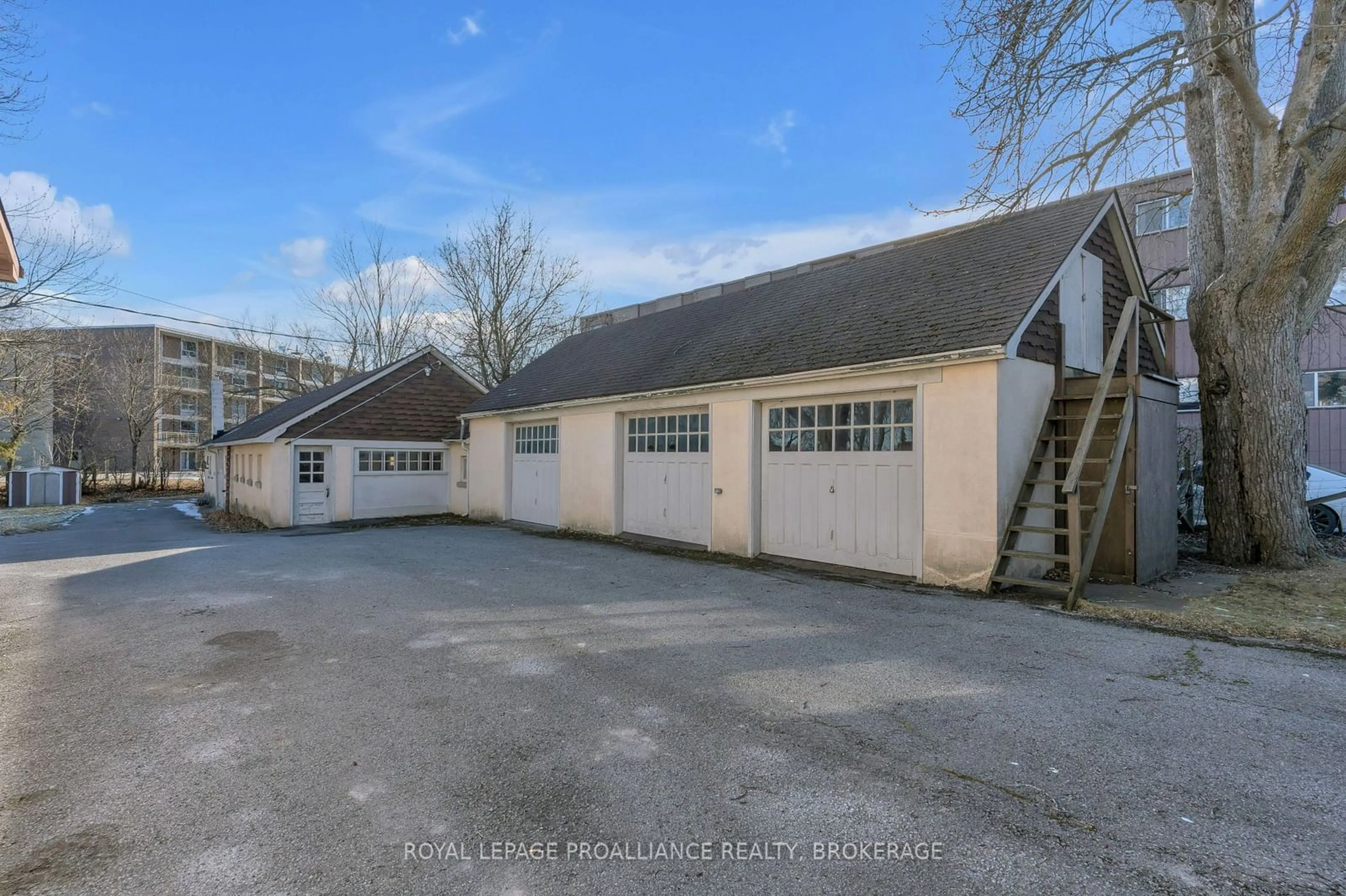 Indoor garage for 1274 Princess St, Kingston Ontario K7M 3C9