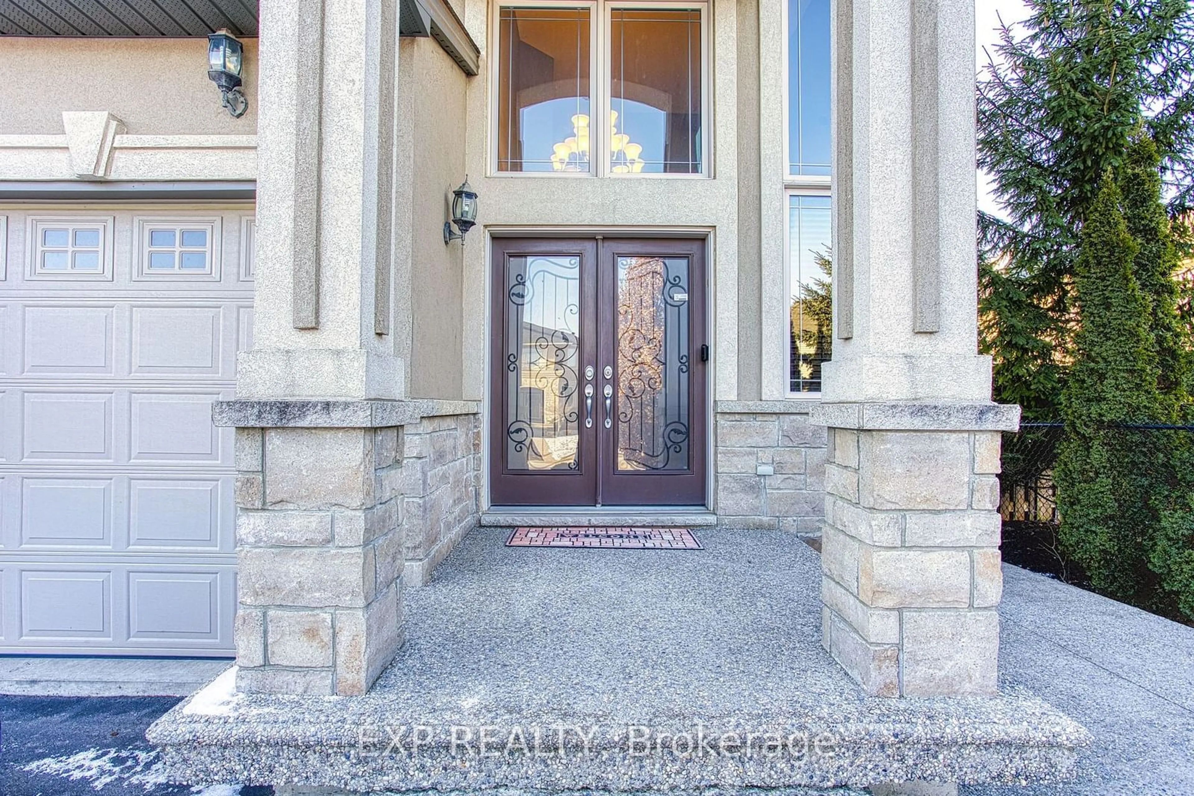 Indoor entryway for 12 Sistine Crt, Hamilton Ontario L9B 0C4