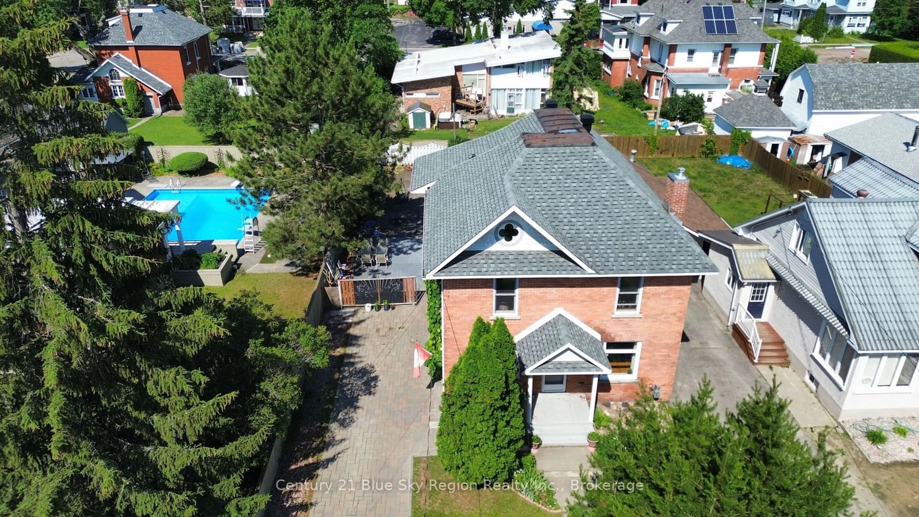 A pic from outside/outdoor area/front of a property/back of a property/a pic from drone, unknown for 125 Main St, West Nipissing Ontario P2B 1N6