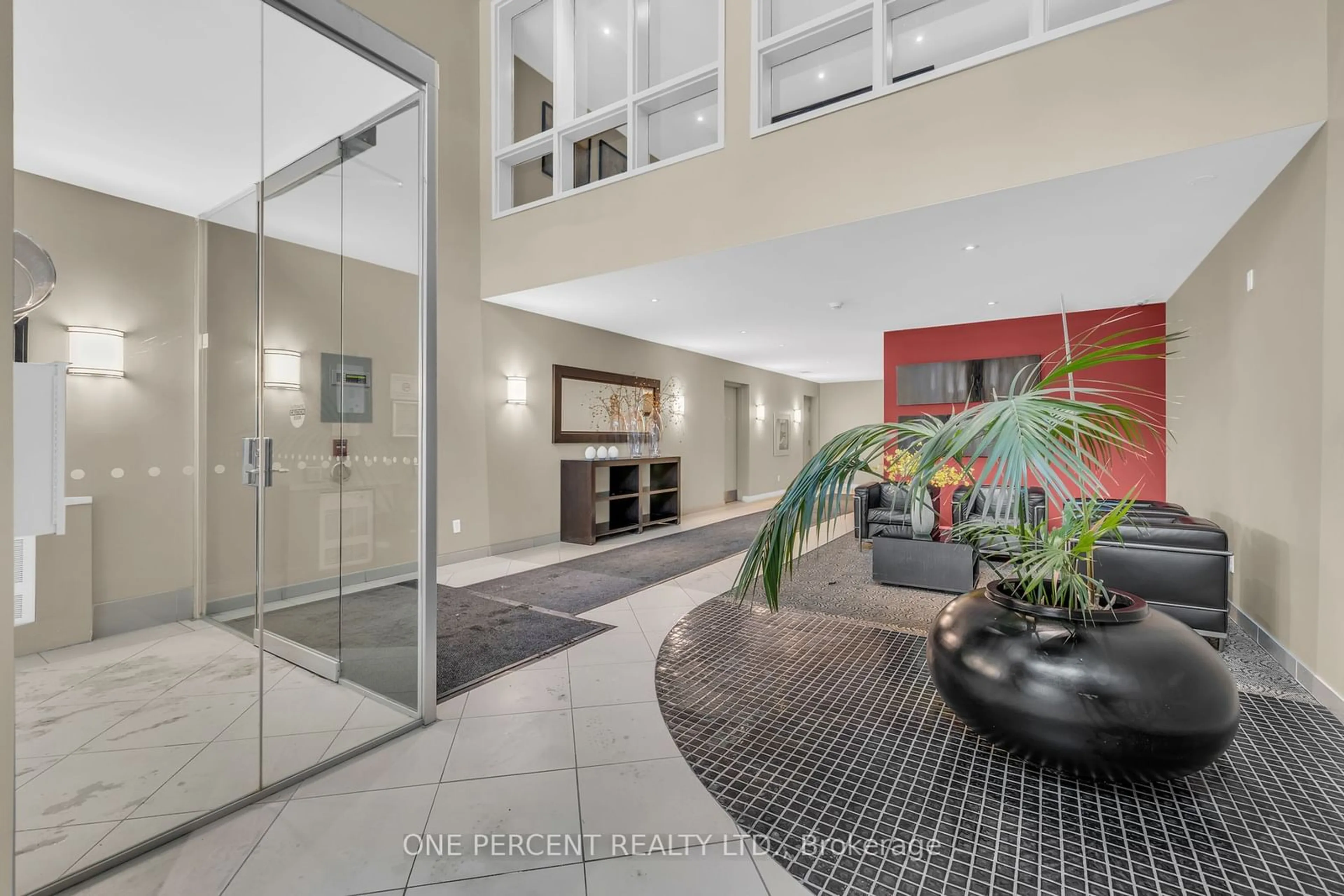 Indoor foyer for 138 Somerset St #907, Ottawa Centre Ontario K2P 0A3