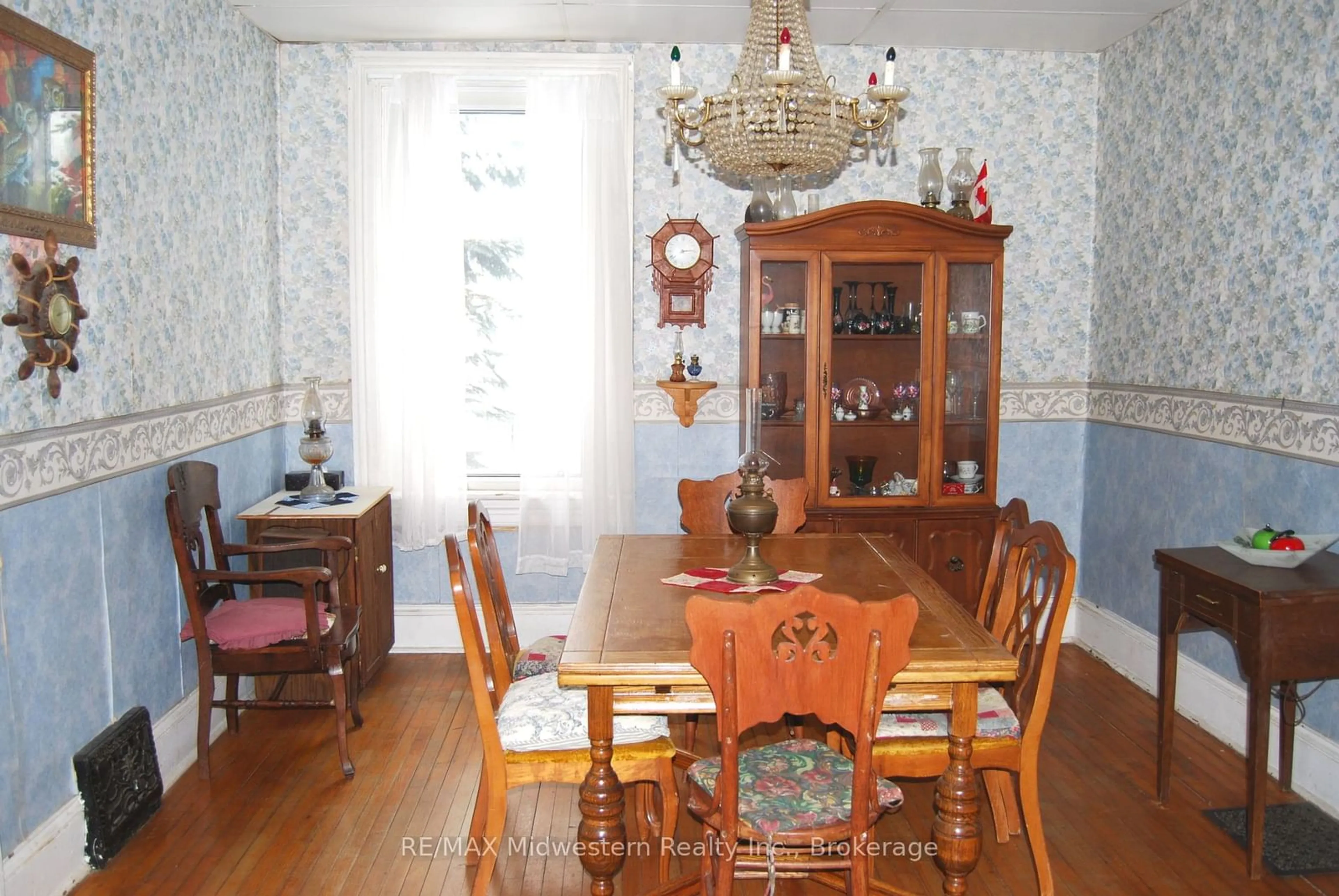 Dining room, wood/laminate floor for 87 John St, Minto Ontario N0G 1Z0