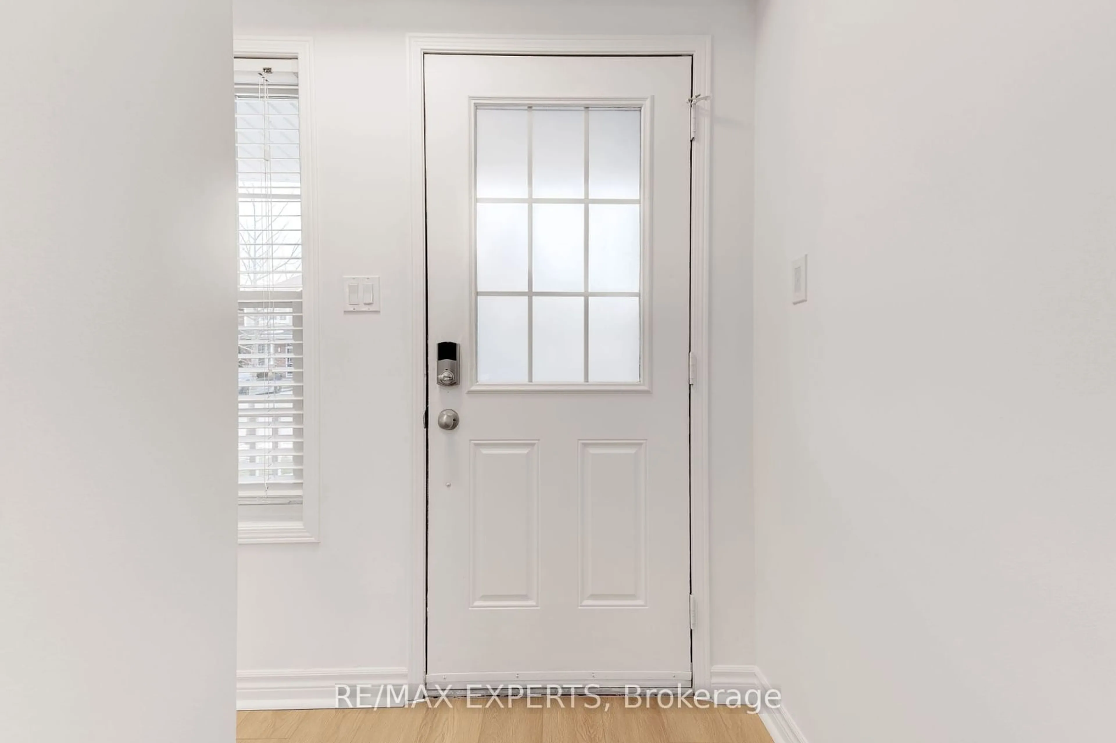 Indoor entryway for 174 Powell Dr, Hamilton Ontario L0R 1C0