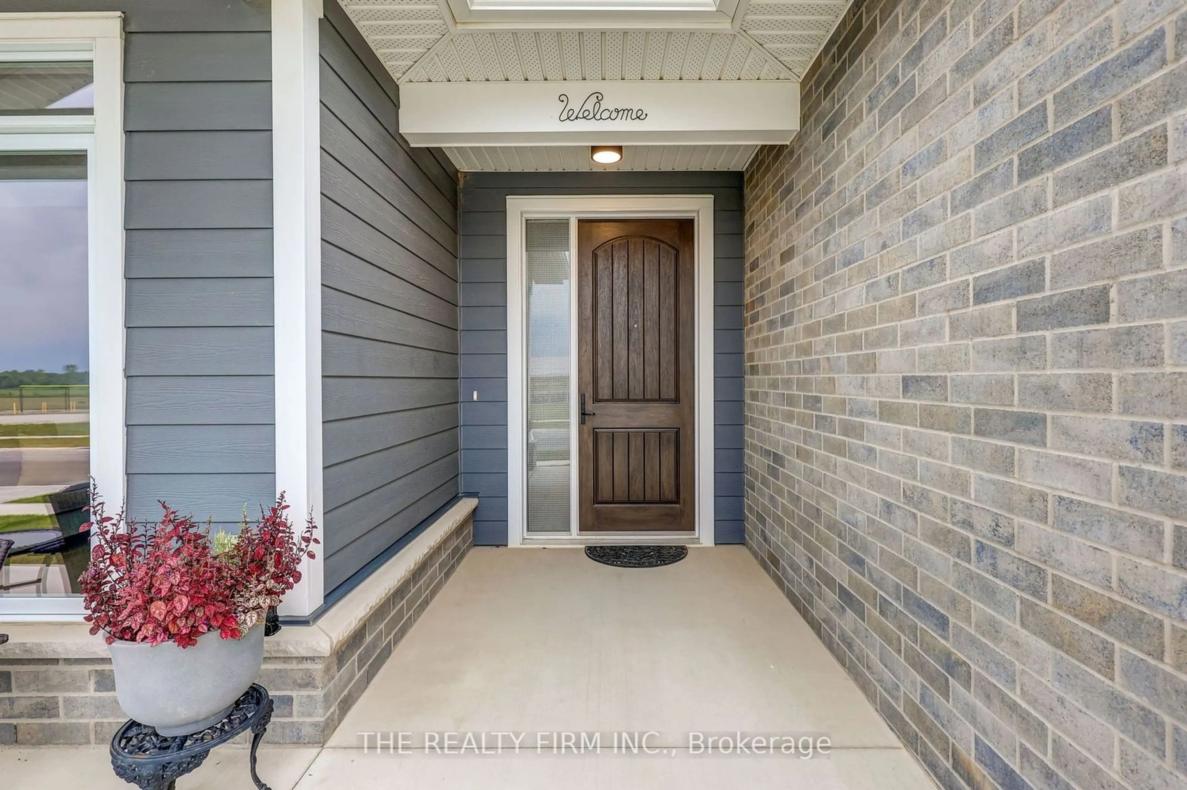 Indoor entryway for 56 Optimist Dr, Southwold Ontario N5P 3T2