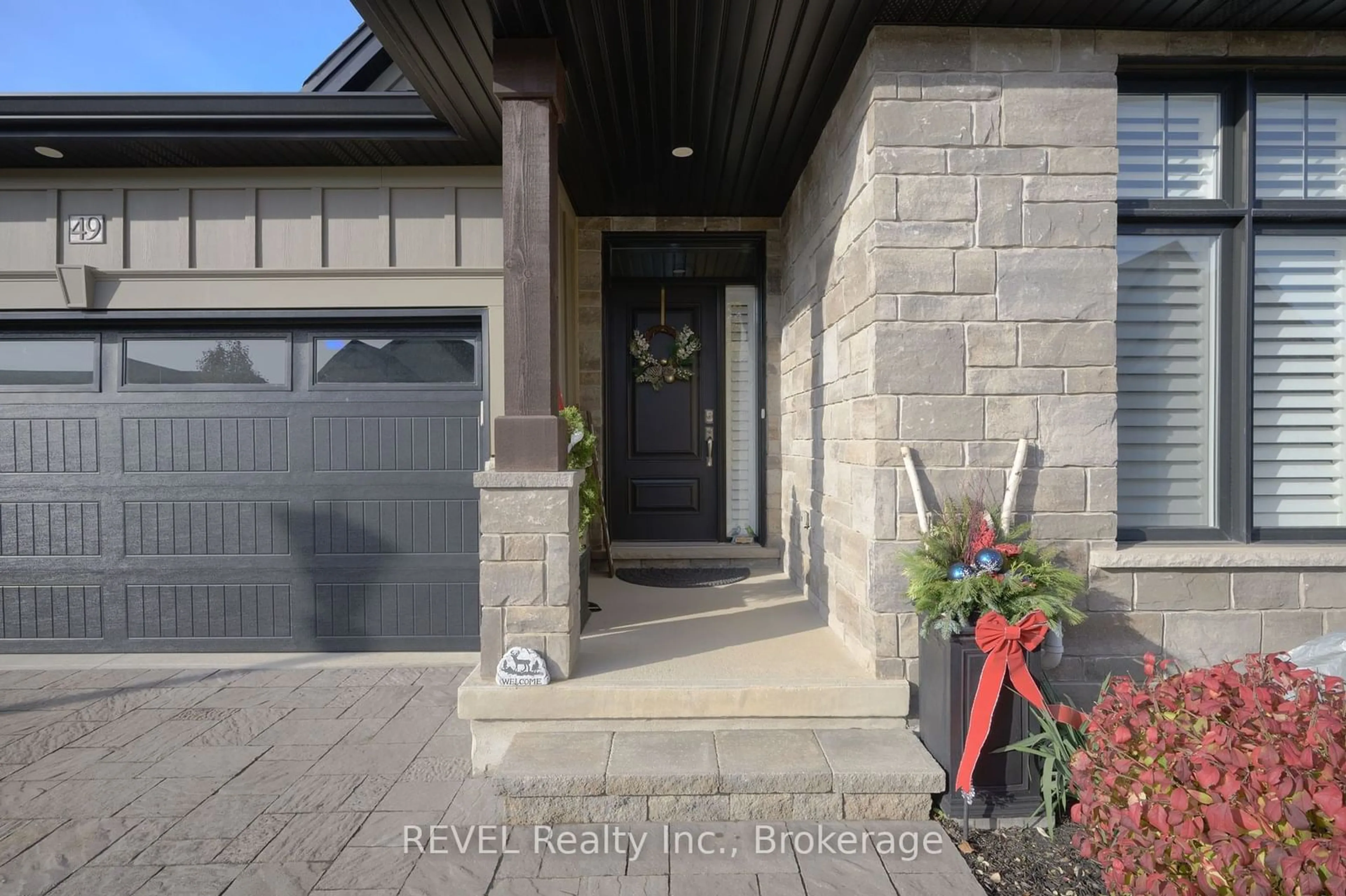 Indoor entryway for 180 Port Robinson Rd #49, Pelham Ontario L0S 1E6