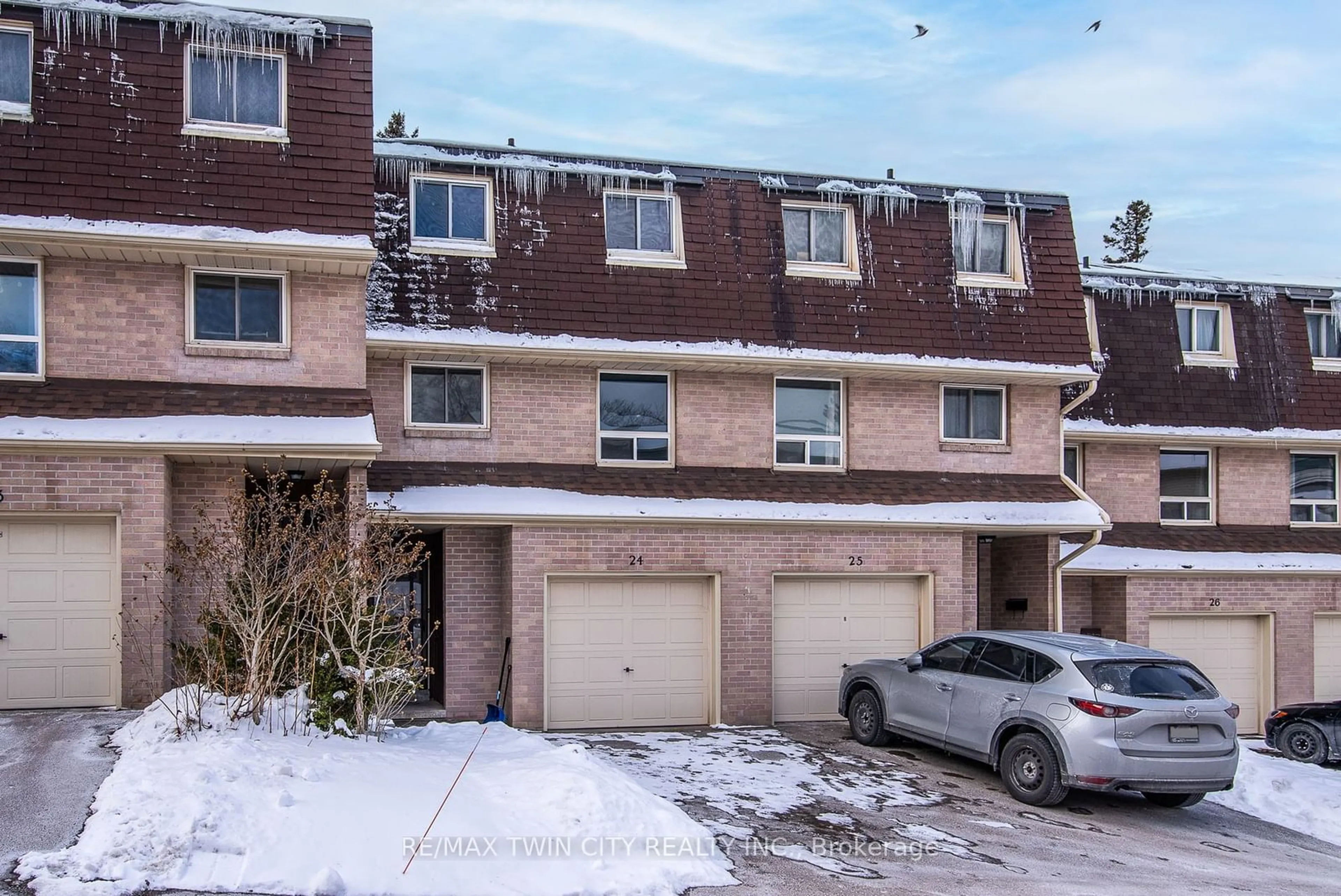 A pic from outside/outdoor area/front of a property/back of a property/a pic from drone, street for 634 Strasburg Rd #24, Kitchener Ontario N2E 2G8