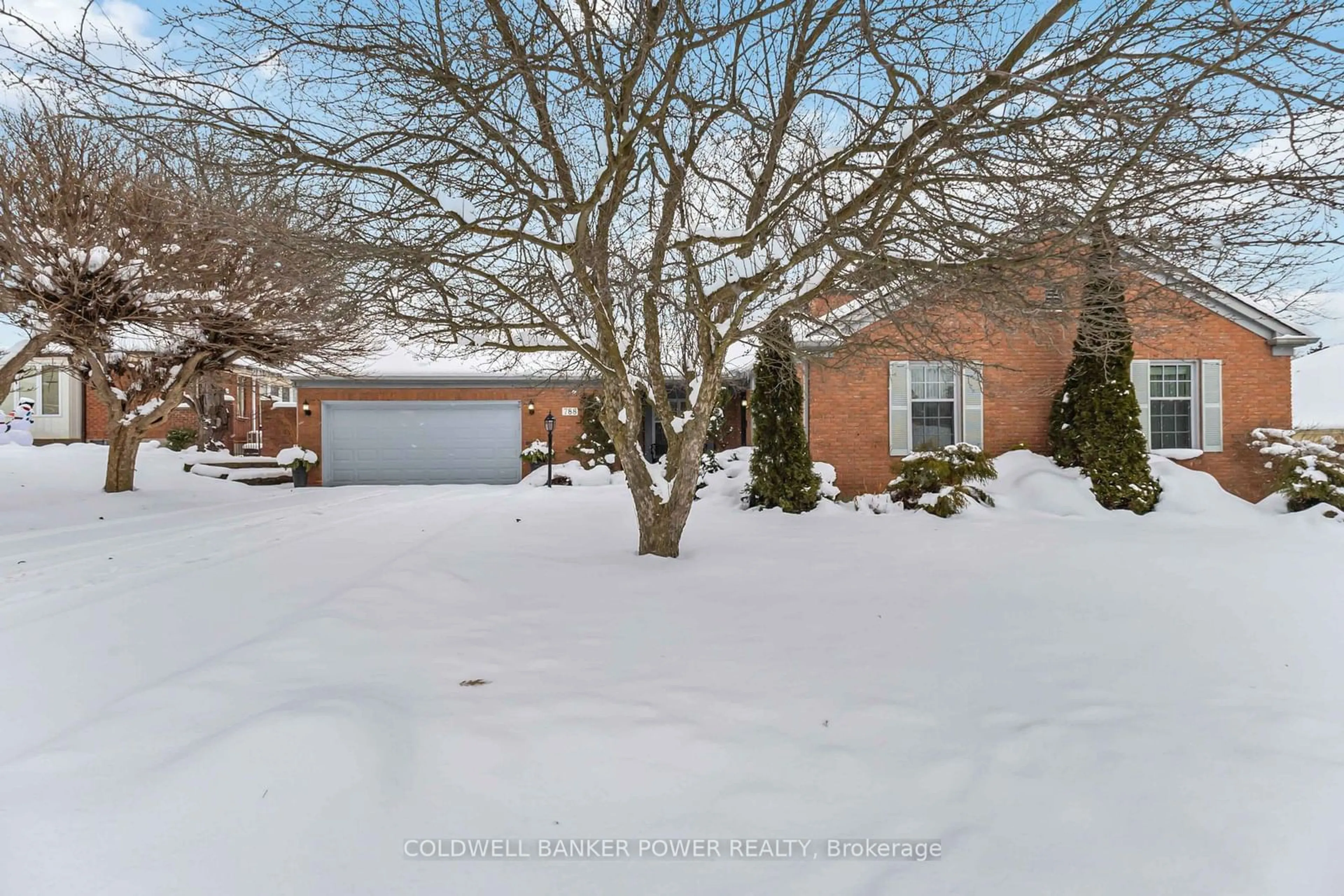 A pic from outside/outdoor area/front of a property/back of a property/a pic from drone, street for 788 SUNNINGHILL Ave, London Ontario N6H 3L8