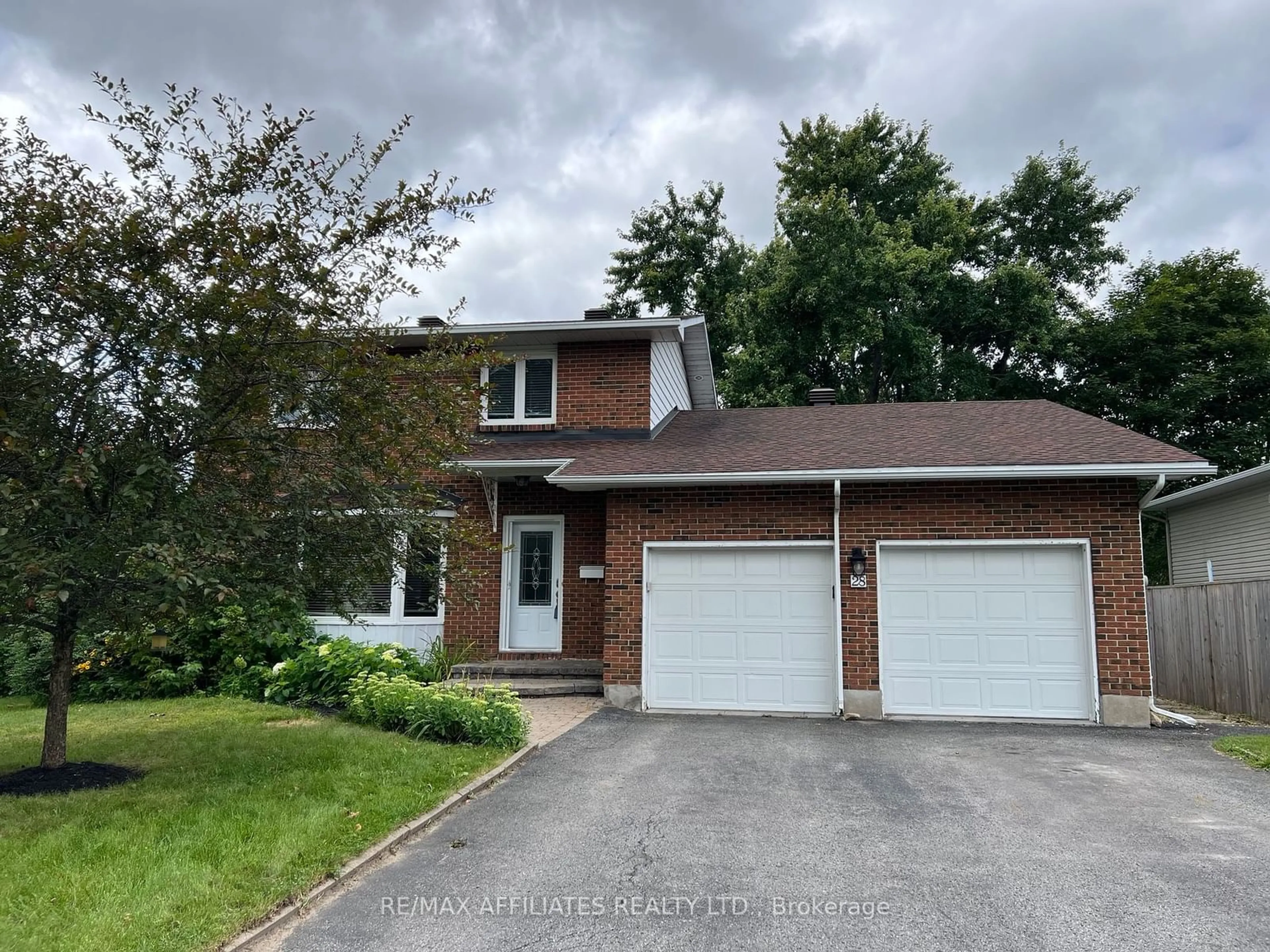 Home with brick exterior material, street for 28 Ormsby Dr, Stittsville - Munster - Richmond Ontario K0A 2Z0