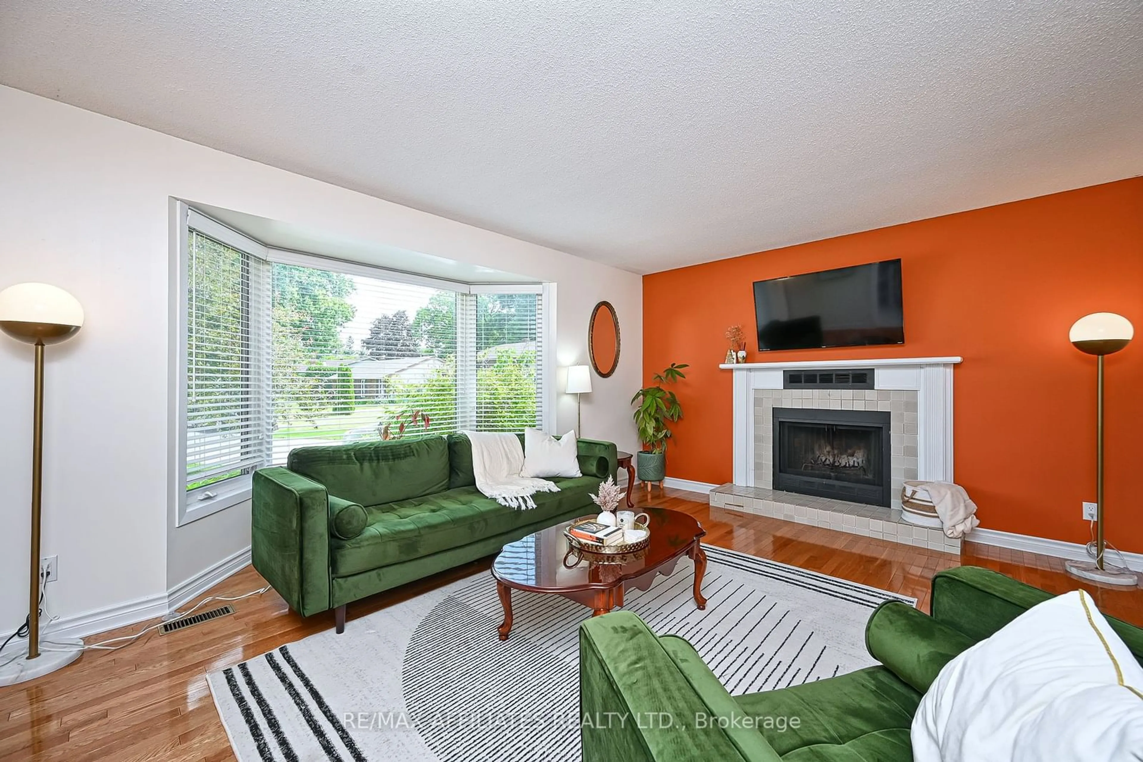 Living room with furniture, unknown for 28 Ormsby Dr, Stittsville - Munster - Richmond Ontario K0A 2Z0