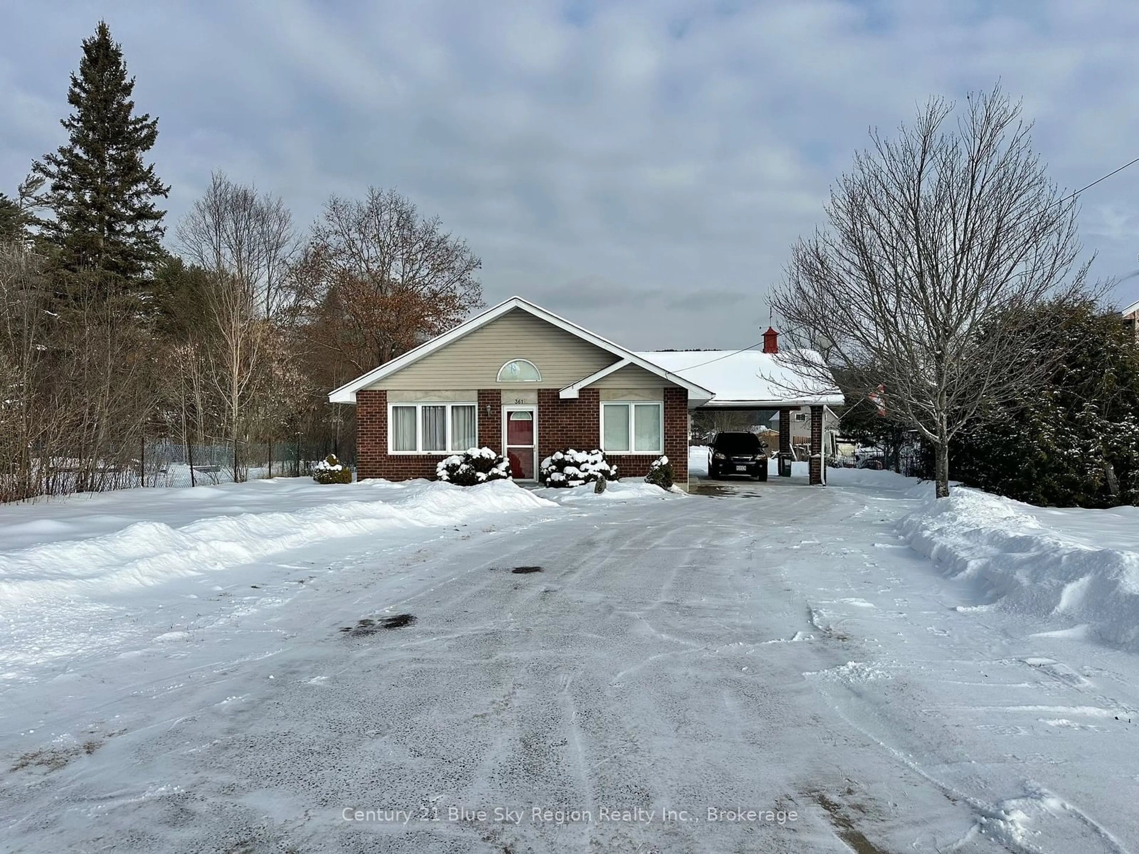 A pic from outside/outdoor area/front of a property/back of a property/a pic from drone, street for 361 Fifth St, Mattawa Ontario P0V 1V0