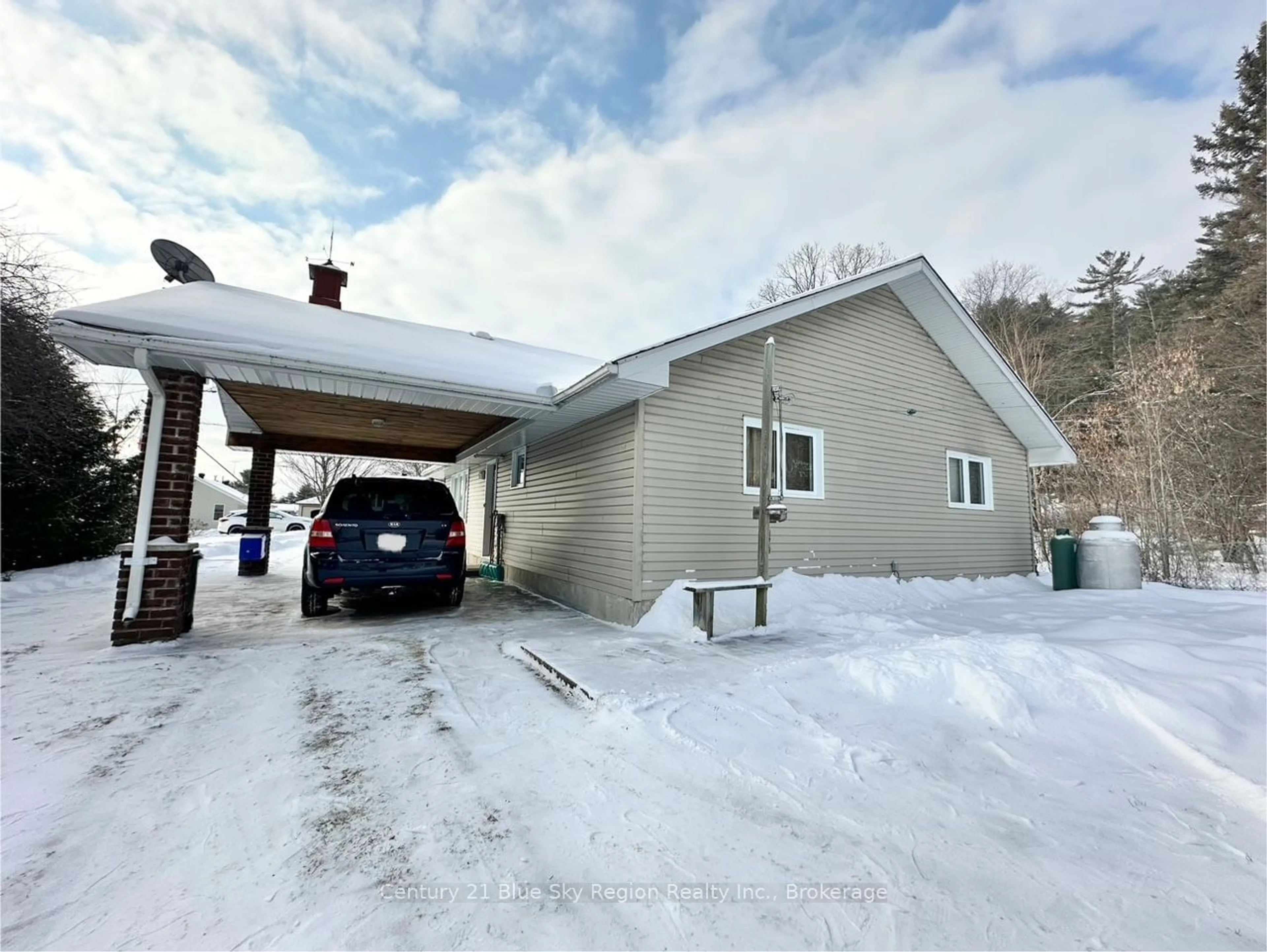 A pic from outside/outdoor area/front of a property/back of a property/a pic from drone, unknown for 361 Fifth St, Mattawa Ontario P0V 1V0