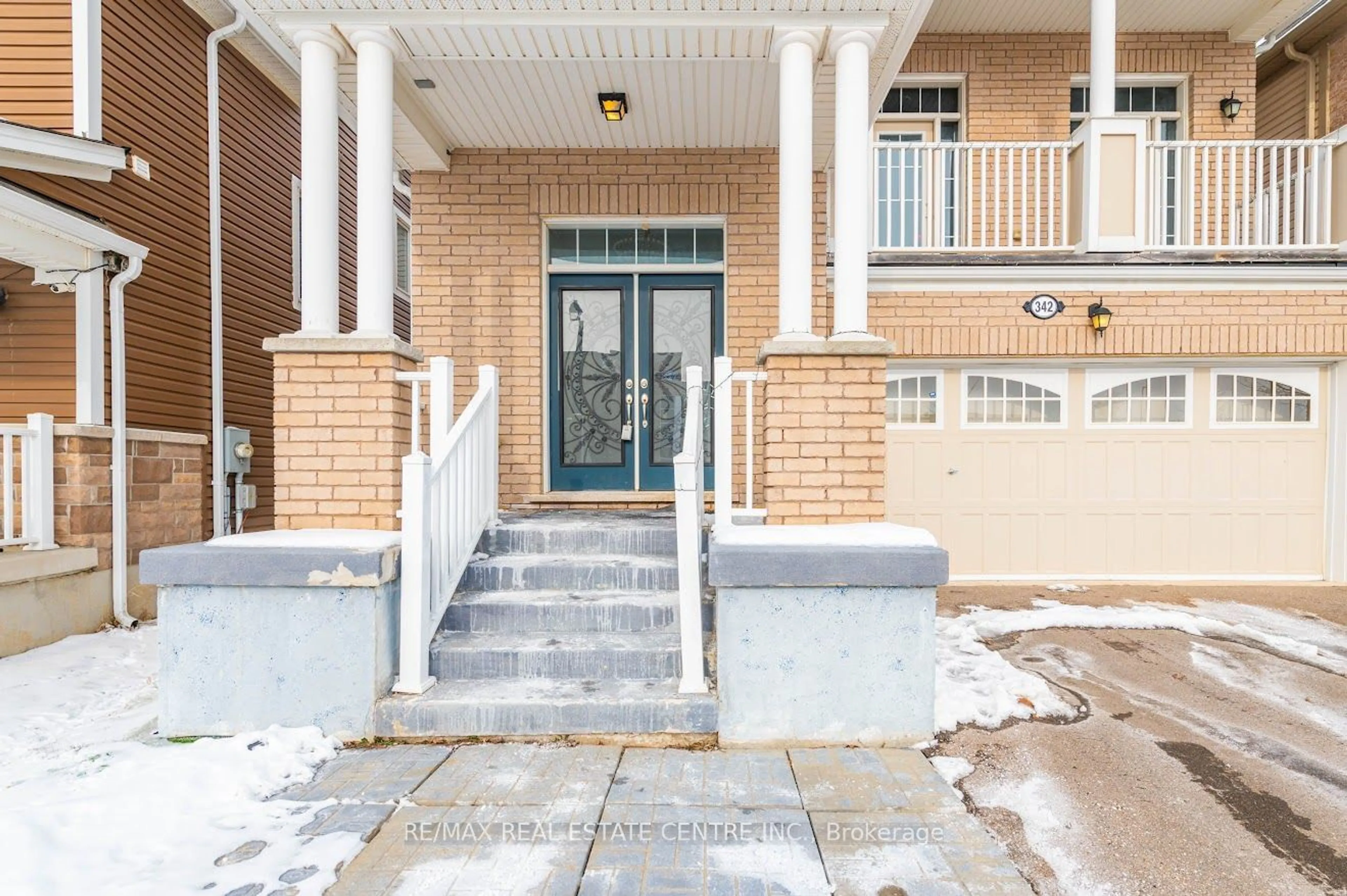 Indoor entryway for 342 Seabrook Dr, Kitchener Ontario N2R 0L8