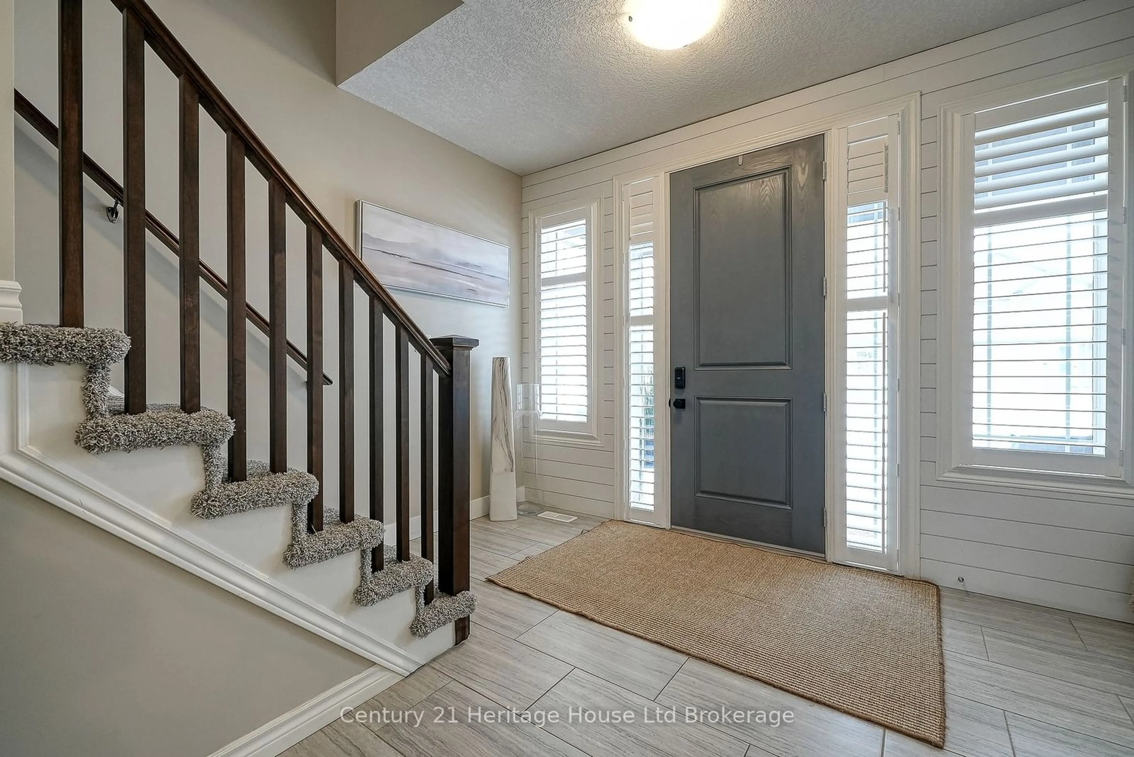 Indoor entryway for 16 Hartfield St, Ingersoll Ontario N5C 0C5