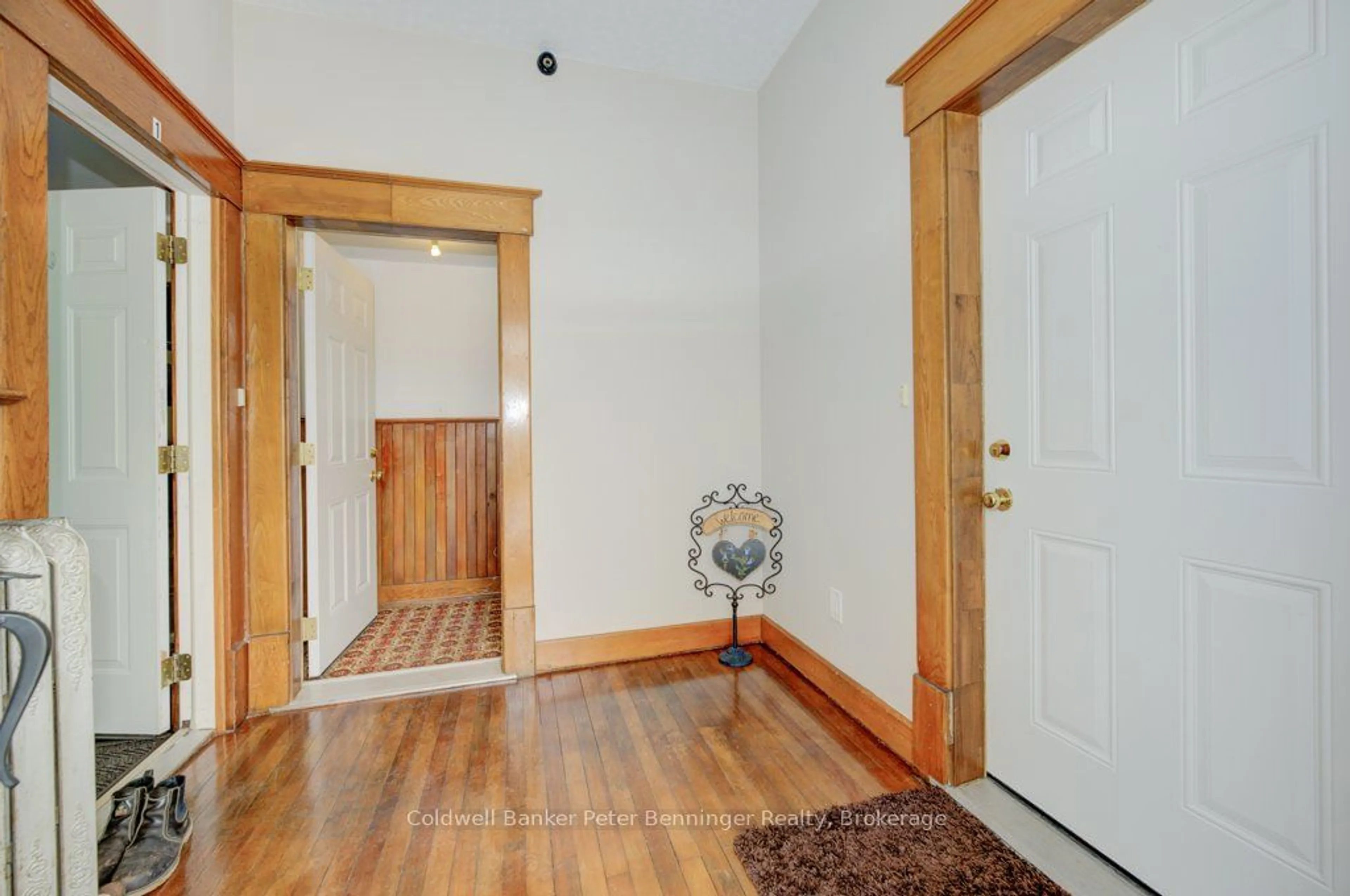 Indoor foyer for 296 Inkerman St, Arran-Elderslie Ontario N0G 2N0