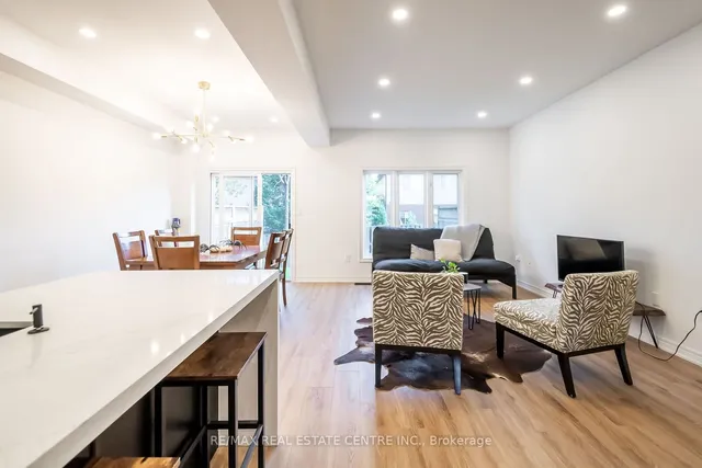 Additional image 37 of 370 Stonehenge Dr Unit 19