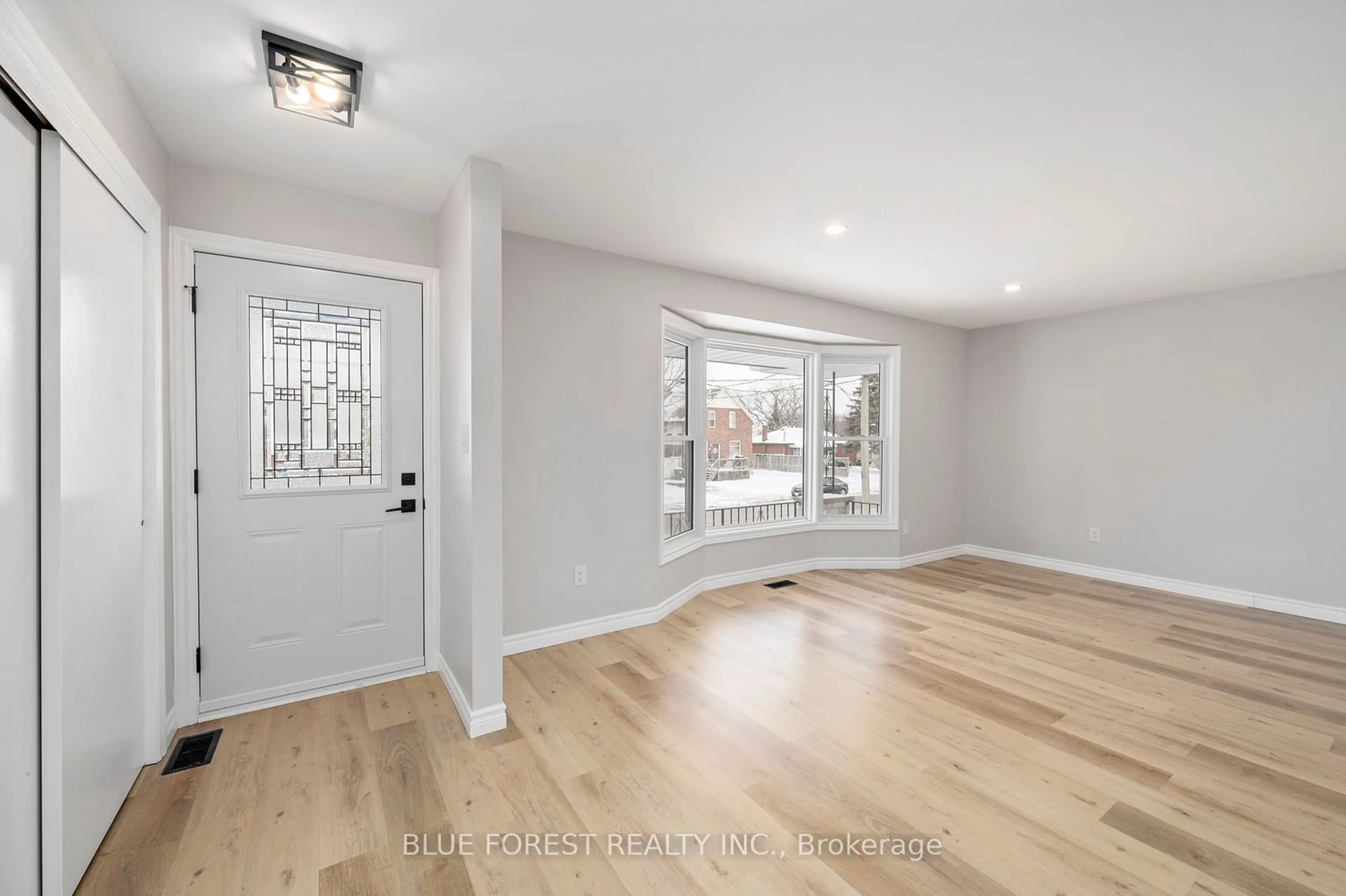 Indoor entryway for 69 PARK Ave, St. Thomas Ontario N5R 4V9