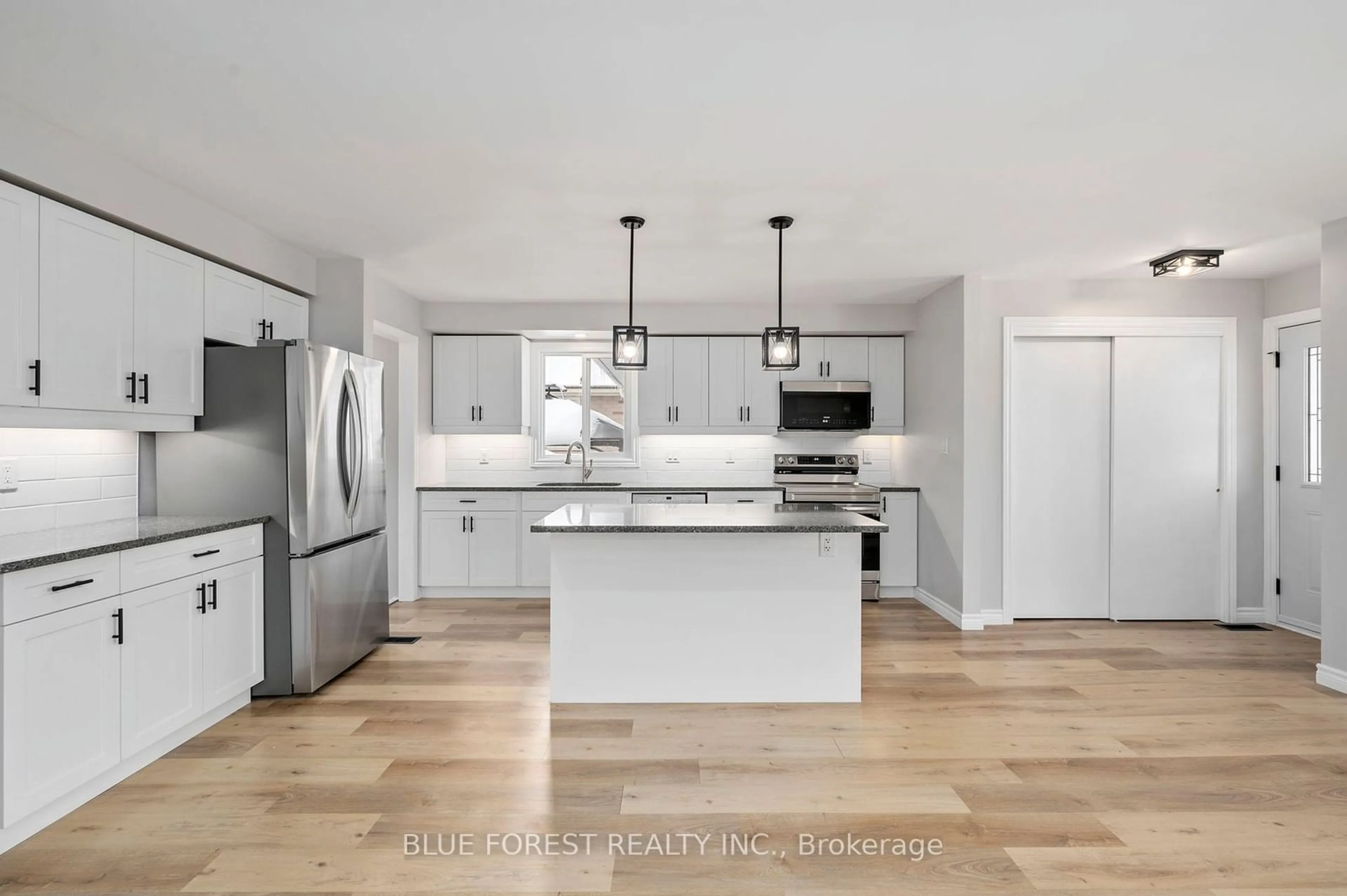 Open concept kitchen, unknown for 69 PARK Ave, St. Thomas Ontario N5R 4V9