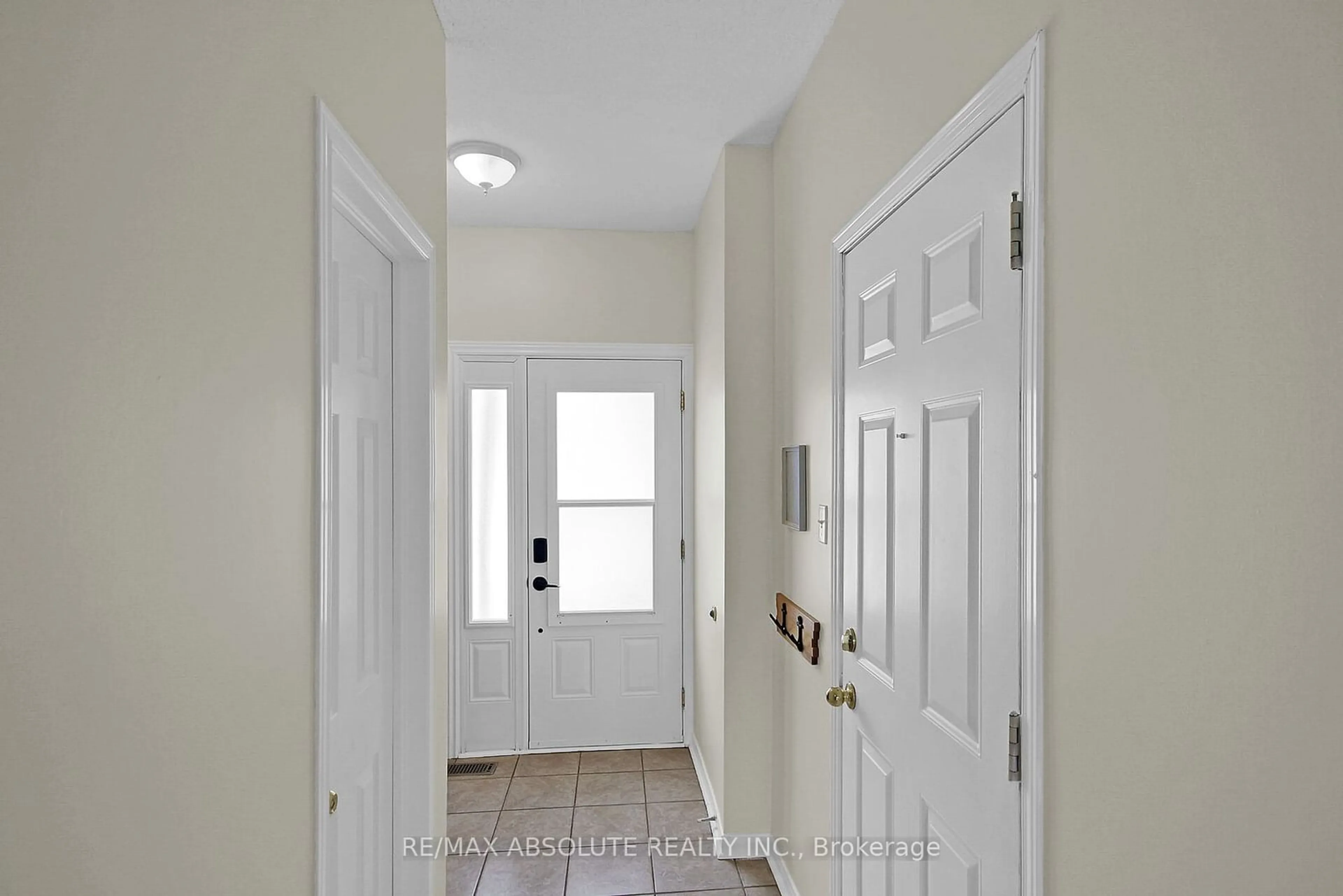 Indoor entryway for 97 Queensbury Dr, Barrhaven Ontario K2J 4P3