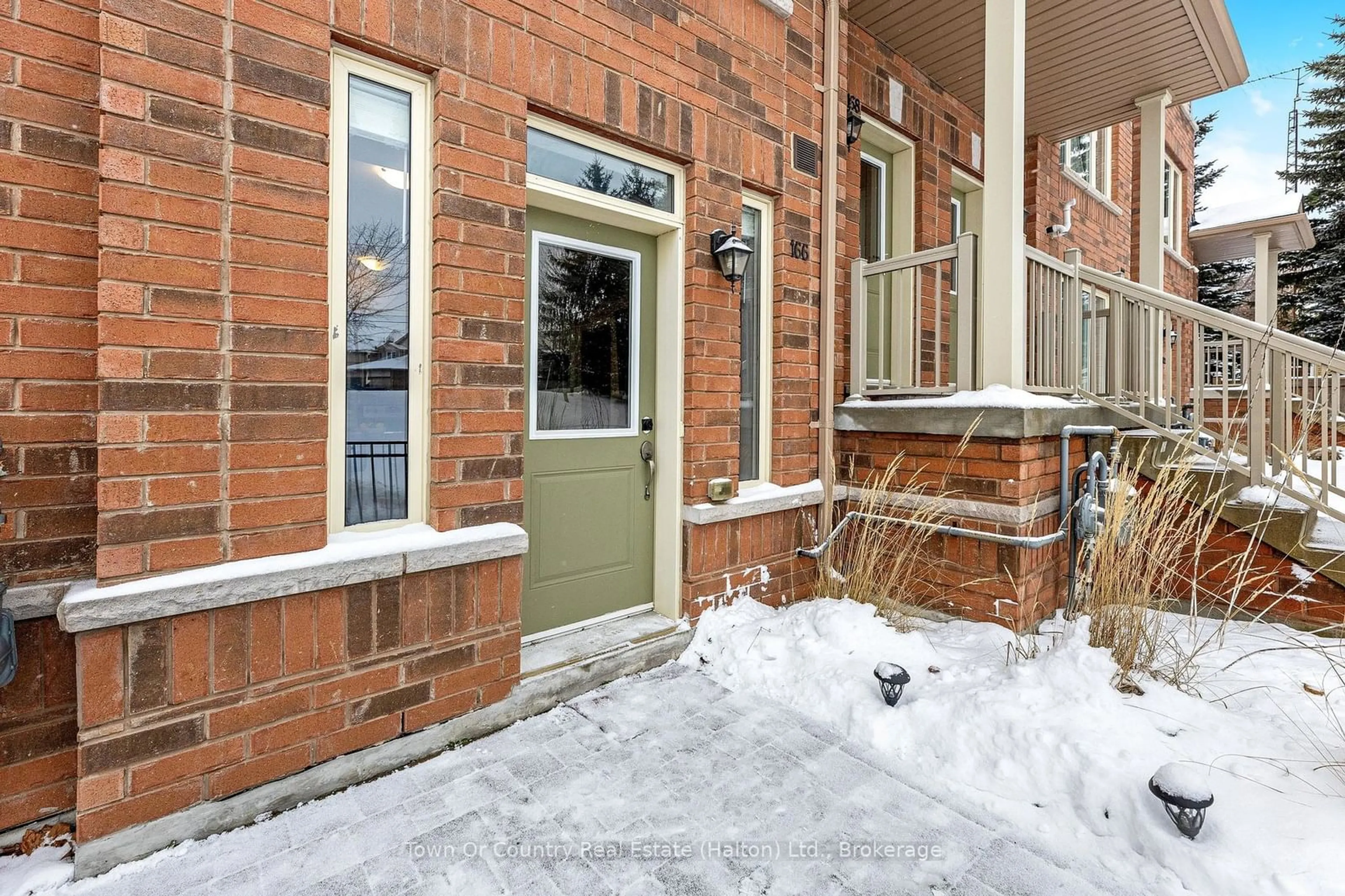 Indoor entryway for 166 Watson Pkwy, Guelph Ontario N1E 6X8