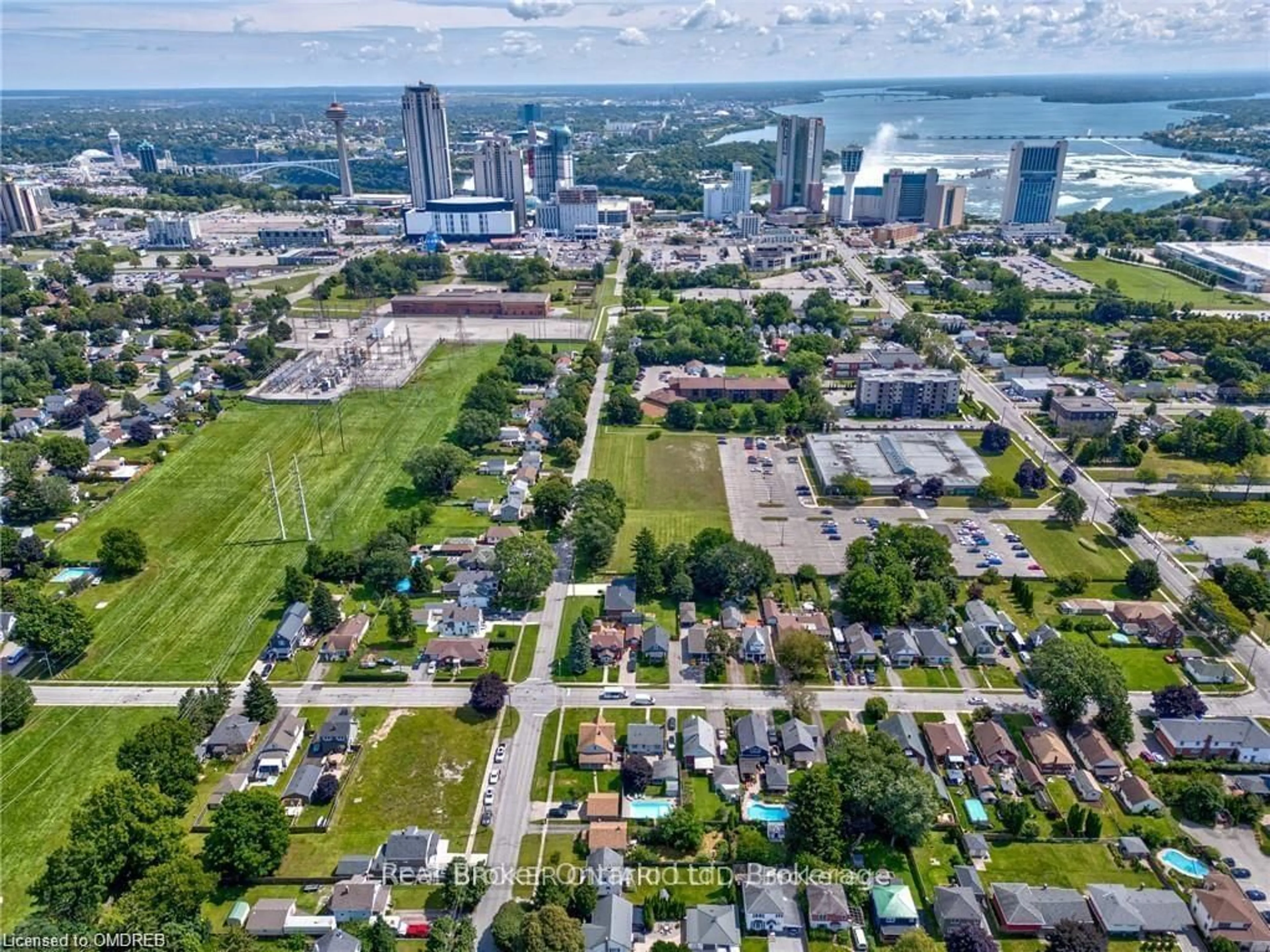 A pic from outside/outdoor area/front of a property/back of a property/a pic from drone, street for 6024 Dixon St, Niagara Falls Ontario L2G 2L3